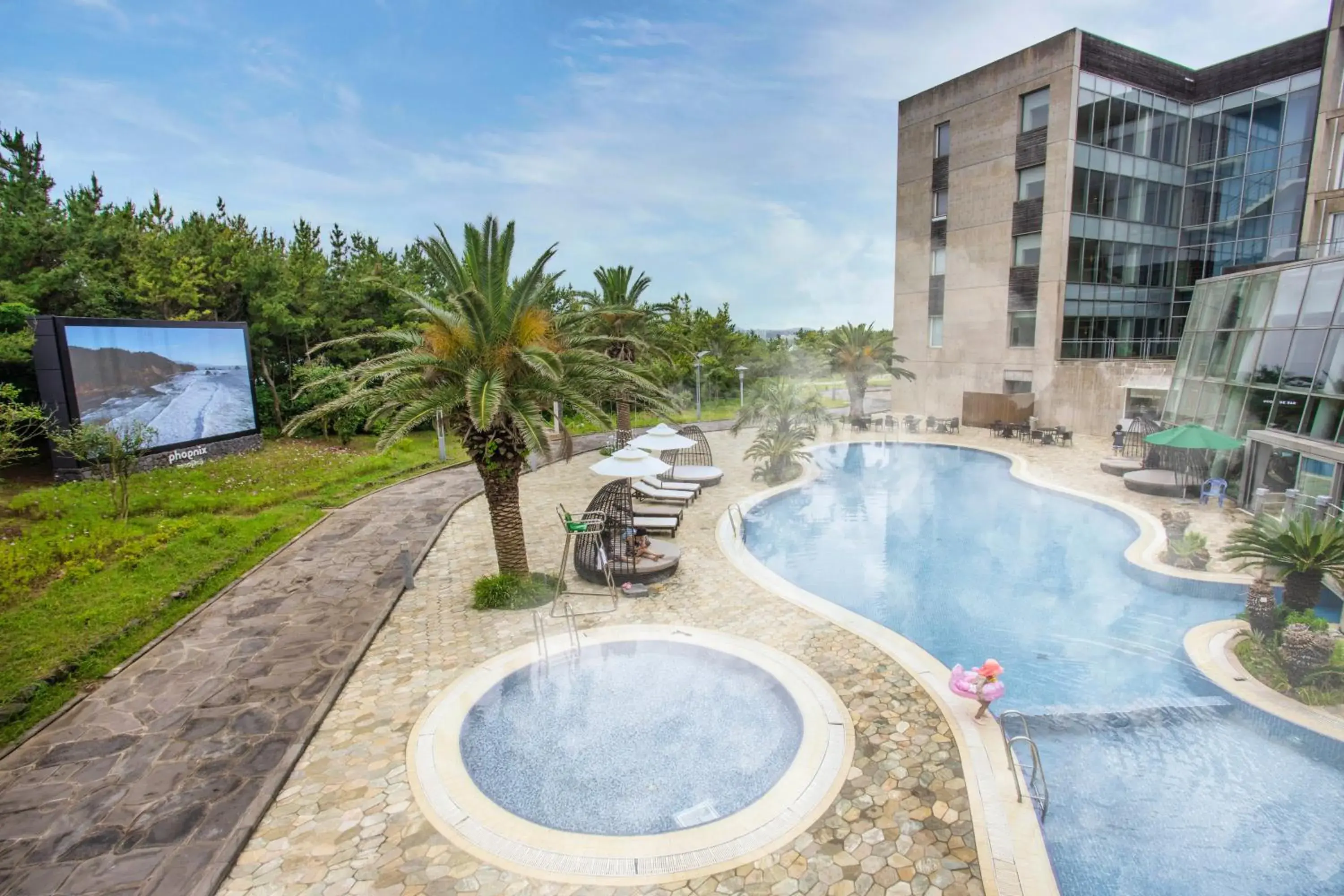 Swimming pool in Phoenix Island Swimming pool in Phoenix Island