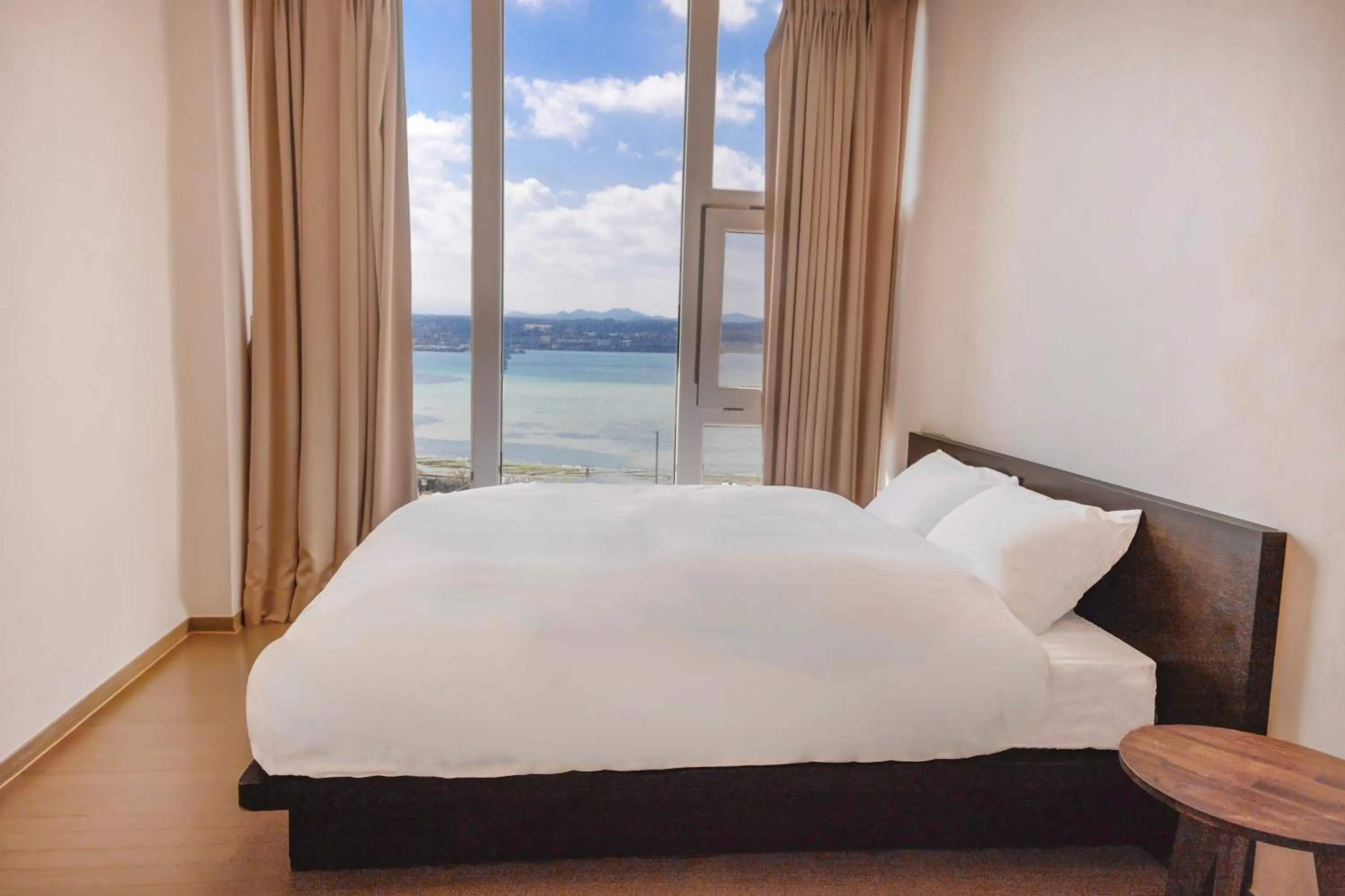 Decorative detail, Bed in Phoenix Island