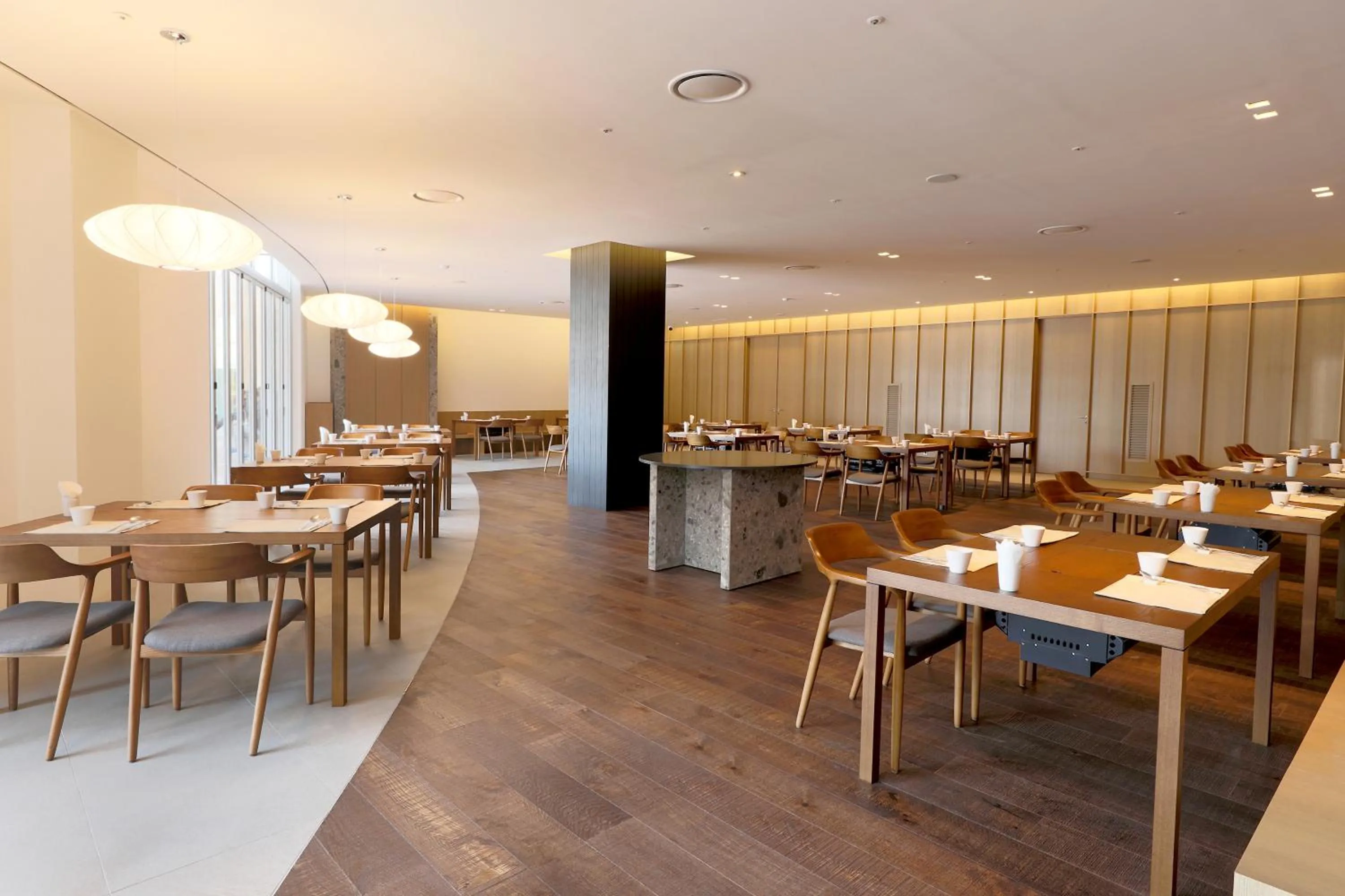 Restaurant/places to eat in Phoenix Island