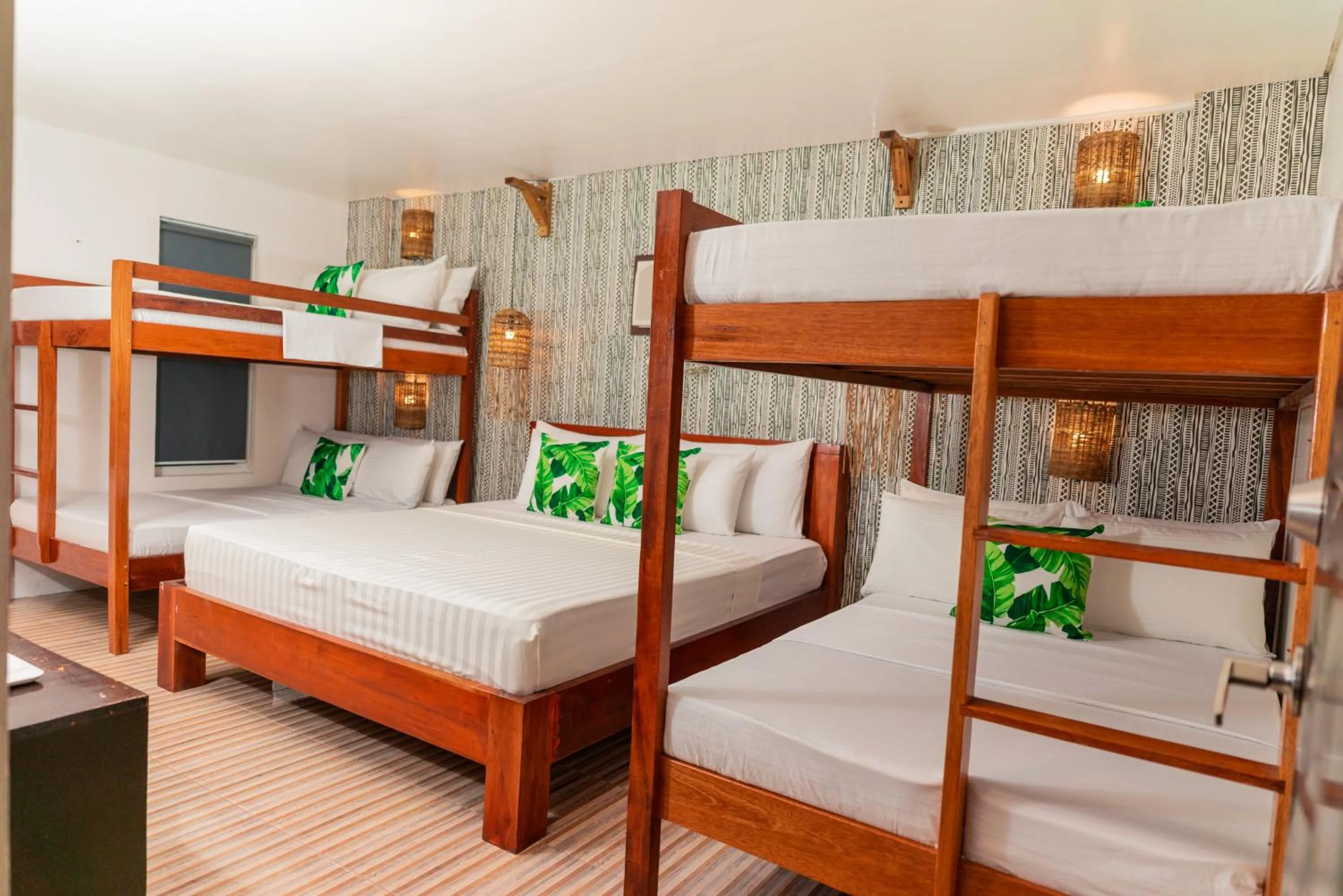 bunk bed, Bed in DENGI INN EL NIDO