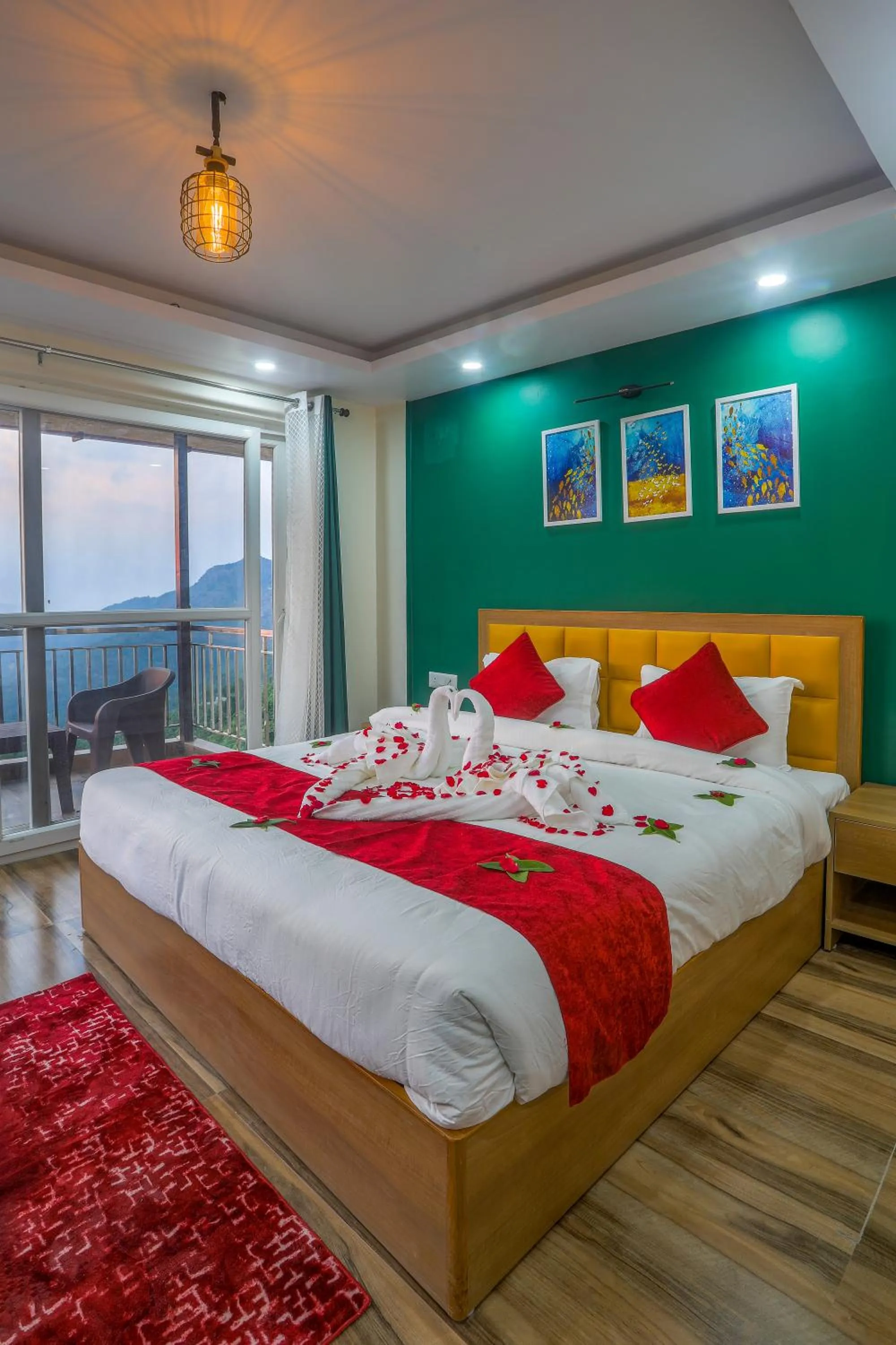 Bedroom, Bed in Mukteshwar Treat Resort