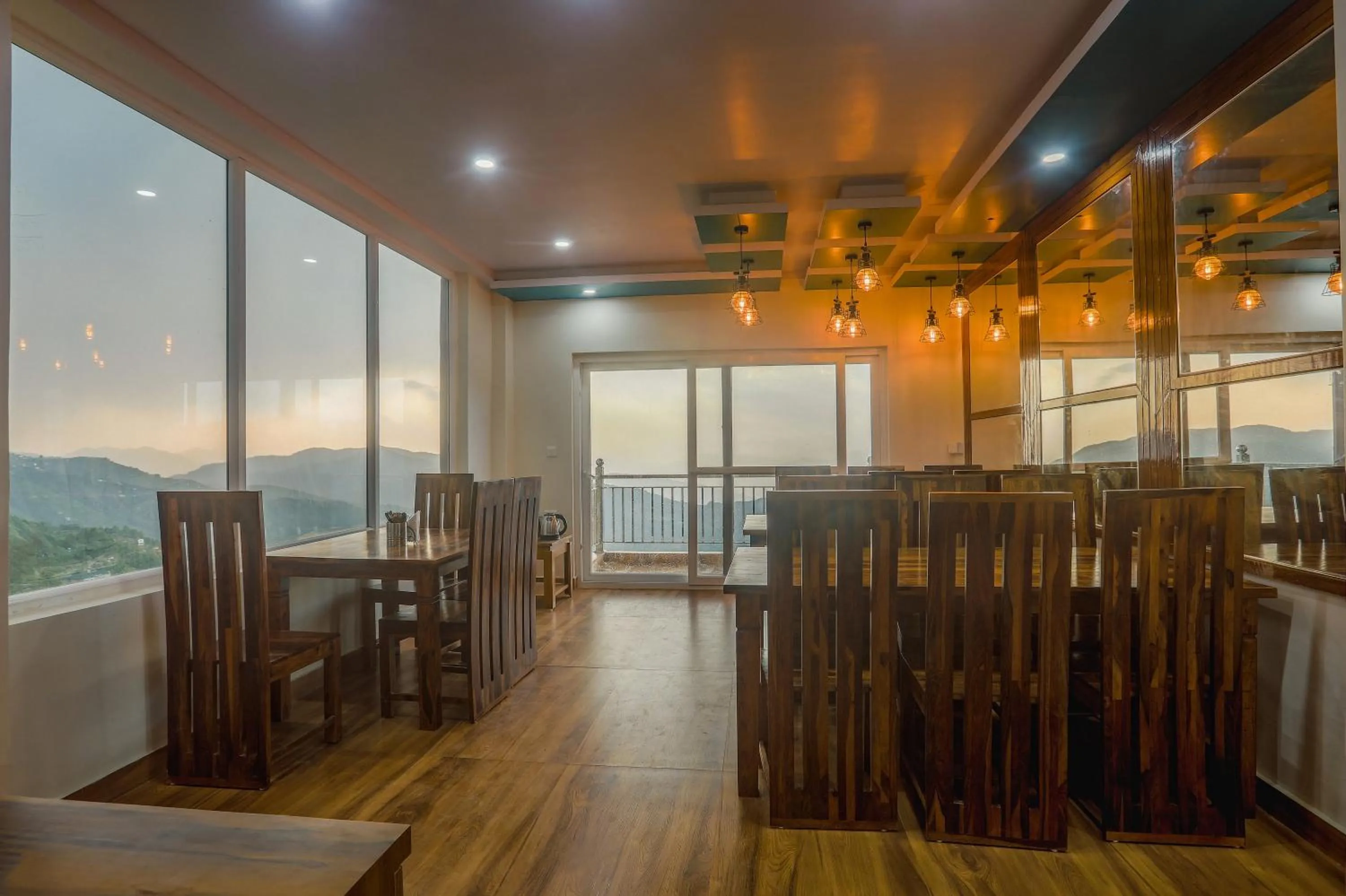 Dining area in Mukteshwar Treat Resort