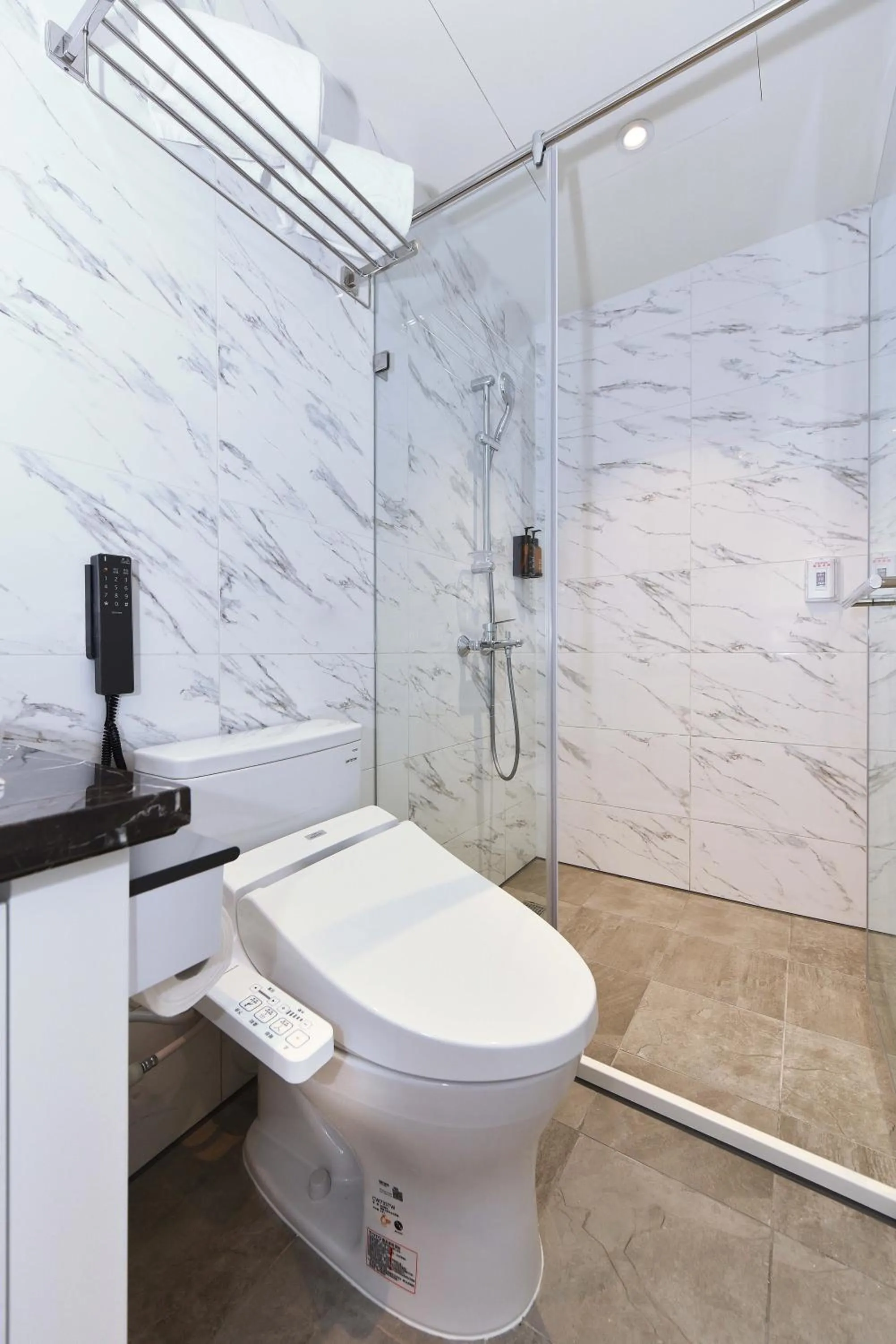 Shower in Fullon Poshtel - Shuili