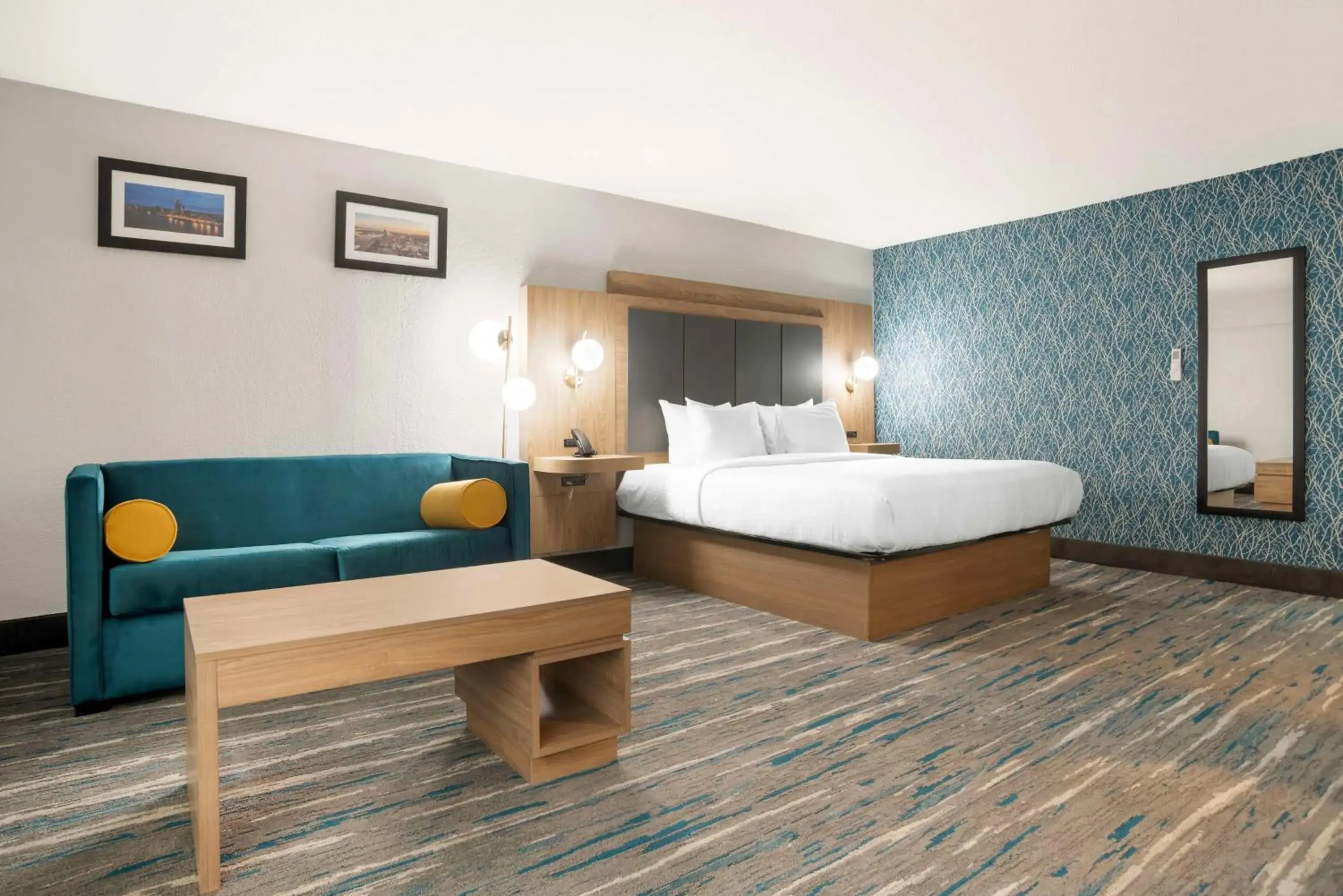 Bedroom, Bed in Best Western Plus Mobile Inn and Suites Bedroom, Bed in Best Western Plus Mobile Inn and Suites