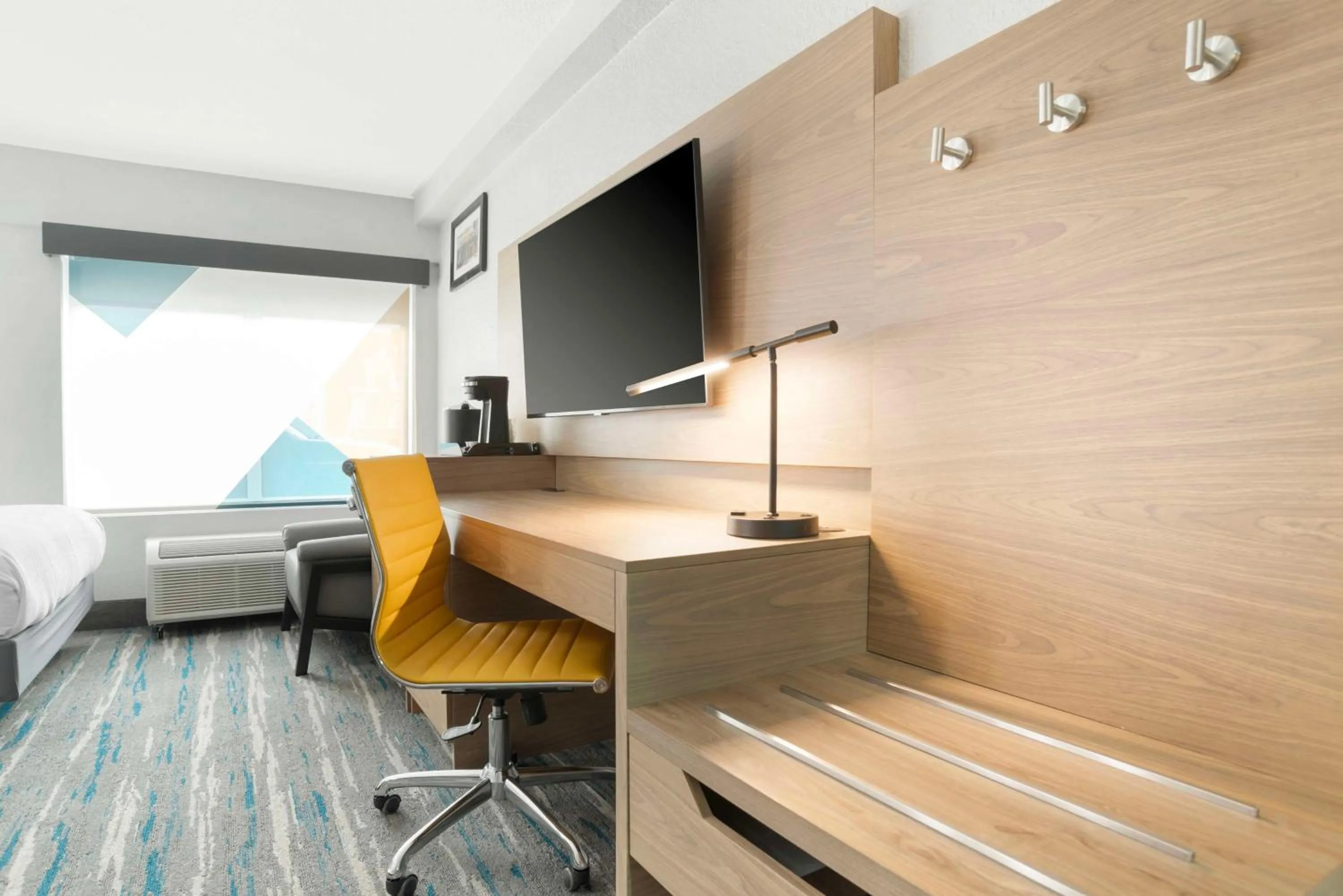 Bedroom in Best Western Plus Mobile Inn and Suites