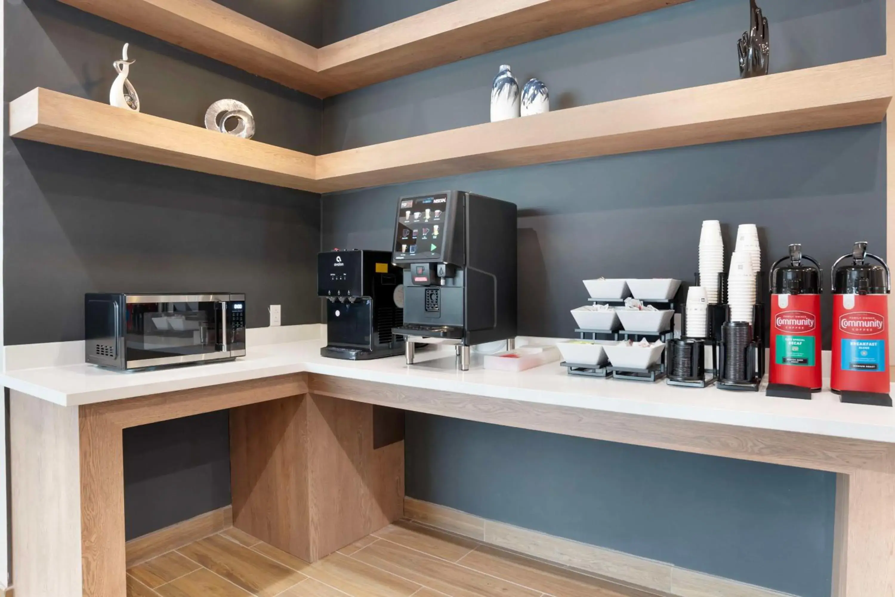 Breakfast in Best Western Plus Mobile Inn and Suites Breakfast in Best Western Plus Mobile Inn and Suites