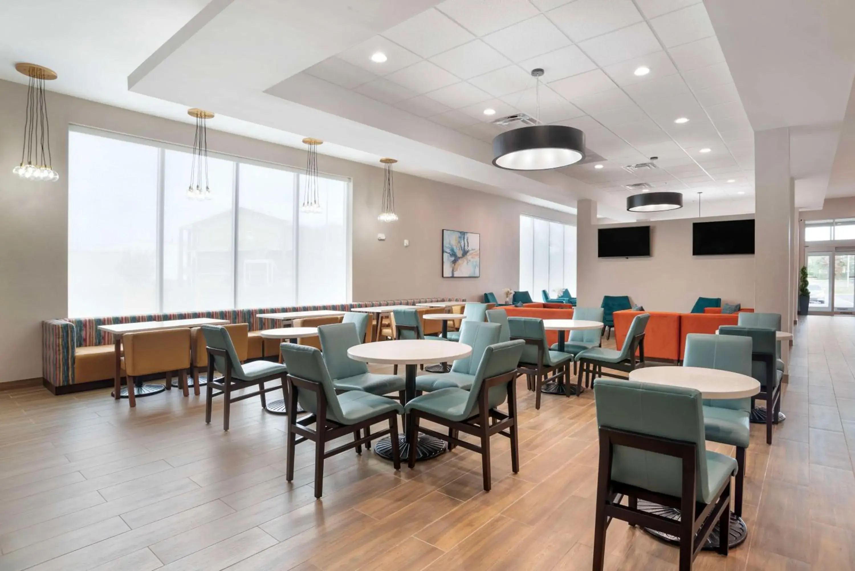 Breakfast in Best Western Plus Mobile Inn and Suites Breakfast in Best Western Plus Mobile Inn and Suites