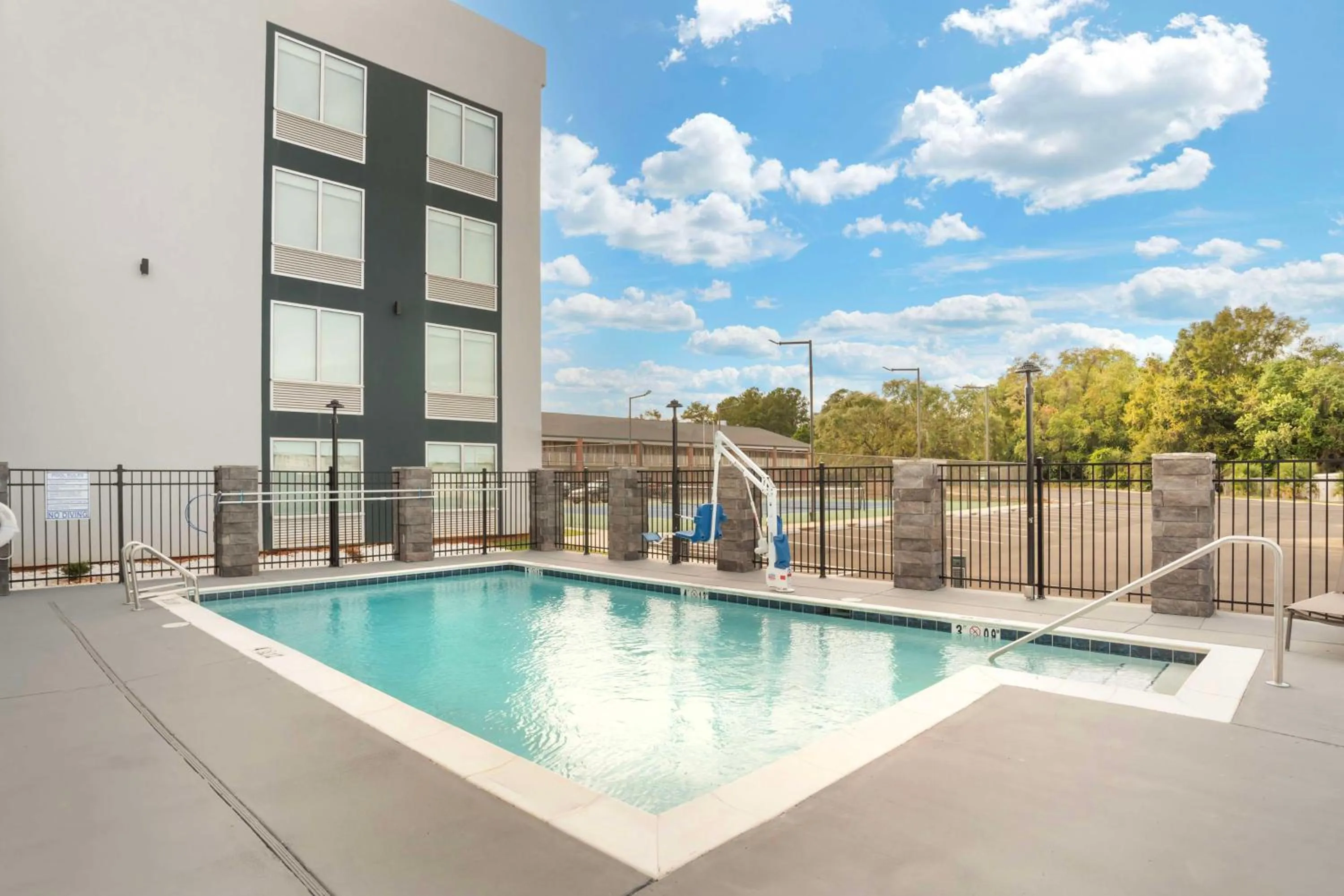 Pool view in Best Western Plus Mobile Inn and Suites