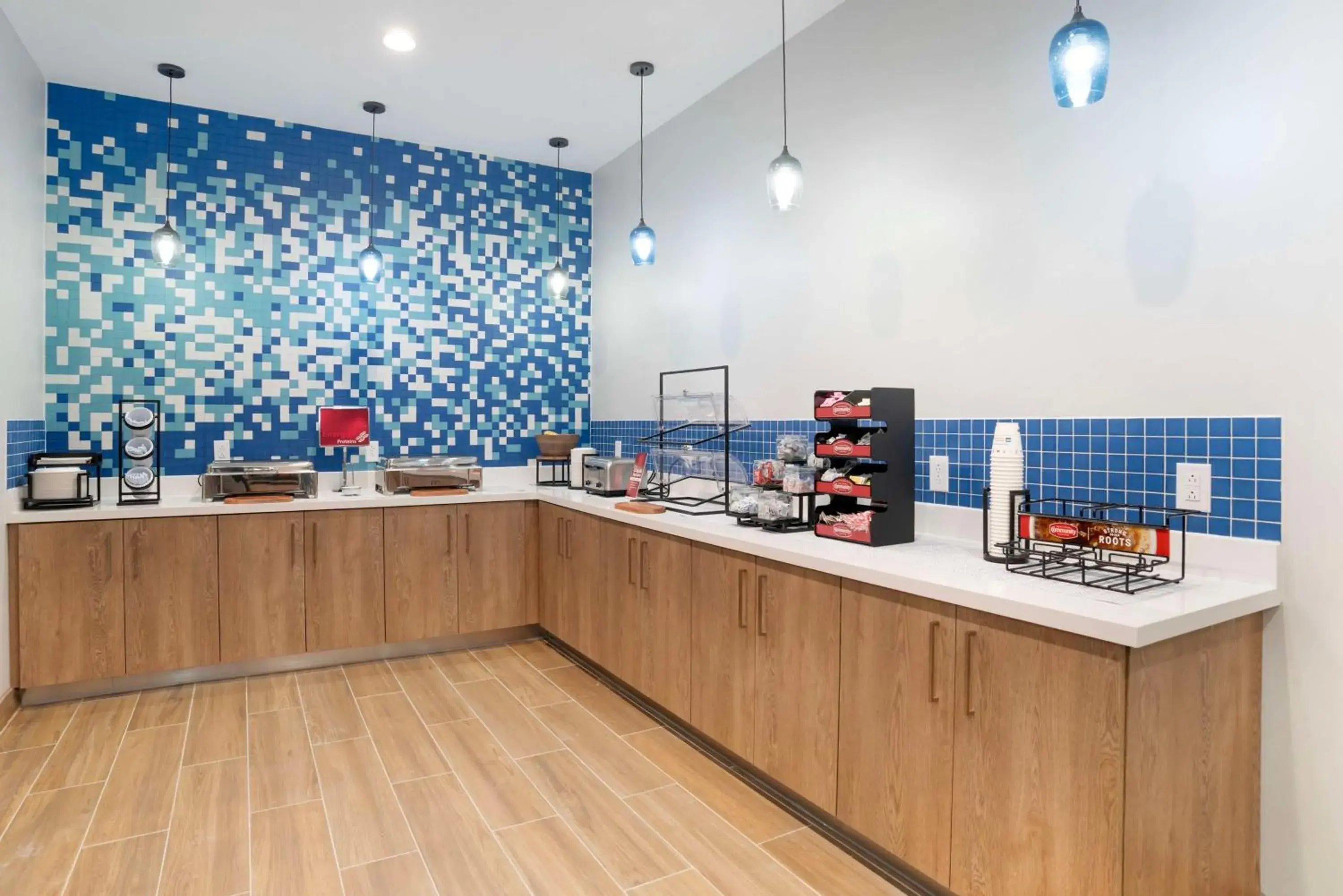 Breakfast in Best Western Plus Mobile Inn and Suites Breakfast in Best Western Plus Mobile Inn and Suites