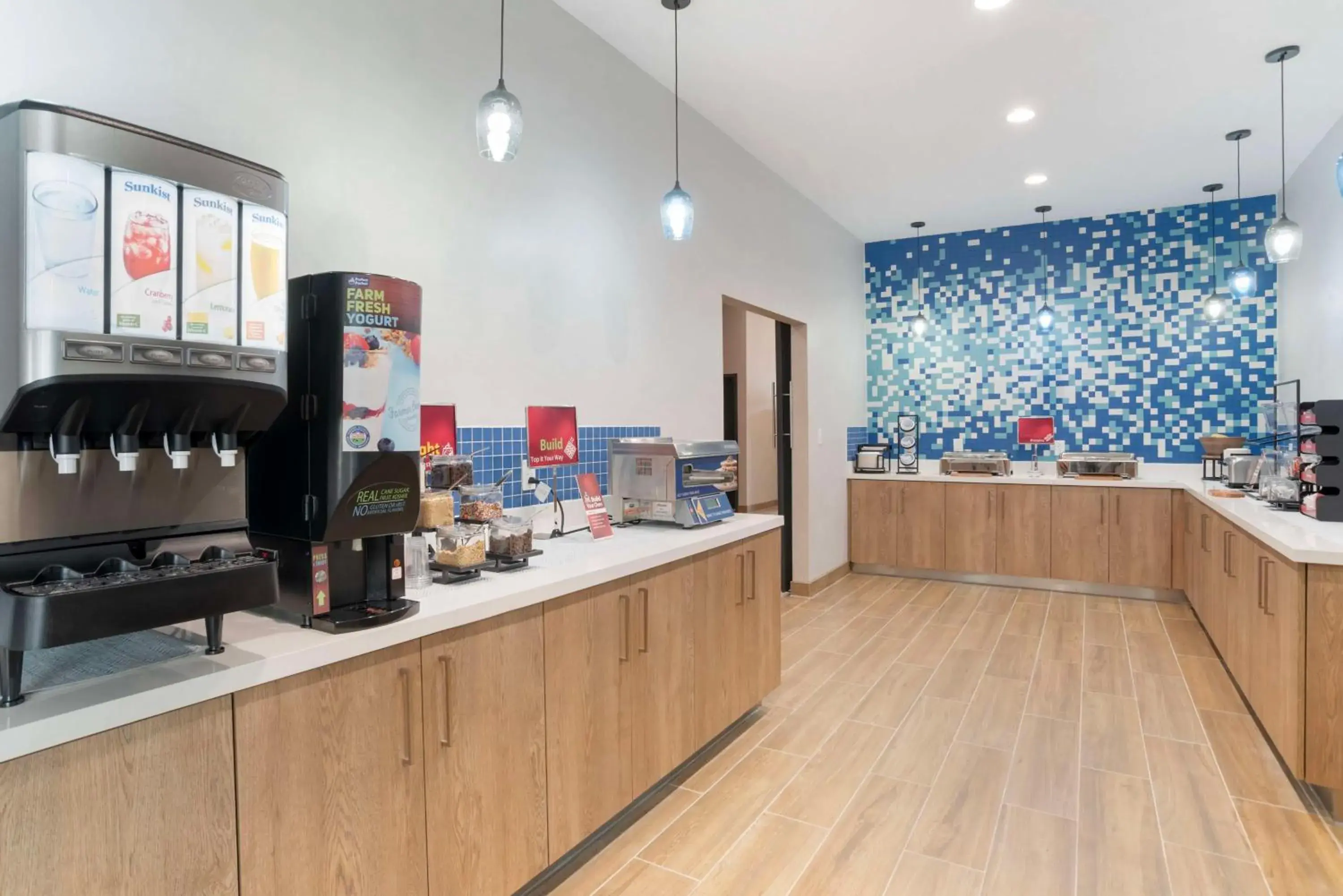 Breakfast in Best Western Plus Mobile Inn and Suites Breakfast in Best Western Plus Mobile Inn and Suites