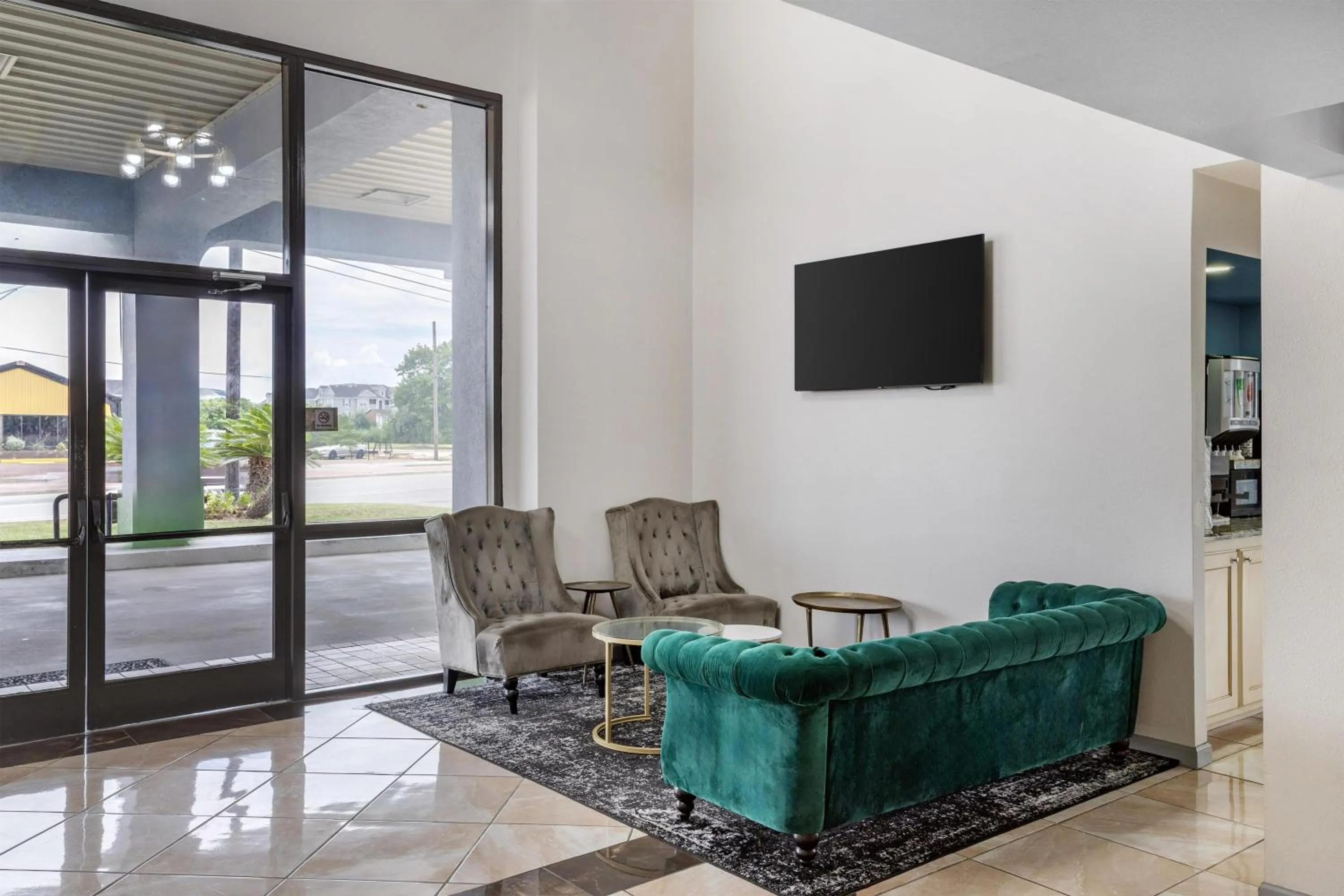 Lobby or reception in SureStay Studio by Best Western Victoria