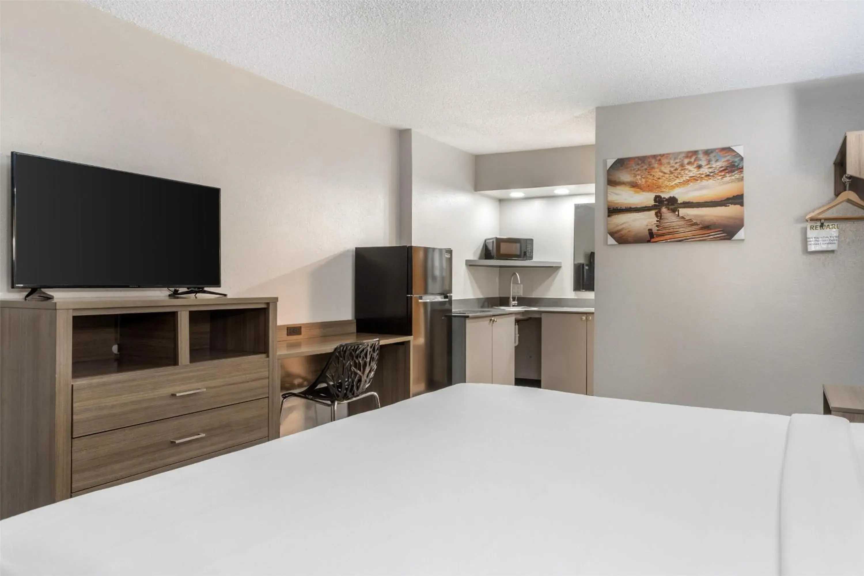 Bedroom in SureStay Studio by Best Western Victoria Bedroom in SureStay Studio by Best Western Victoria