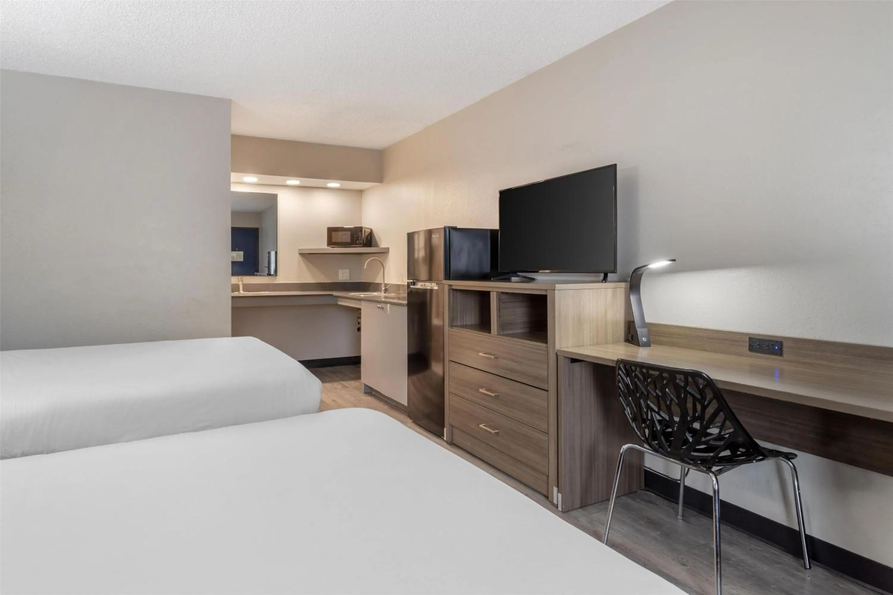 Bedroom in SureStay Studio by Best Western Victoria