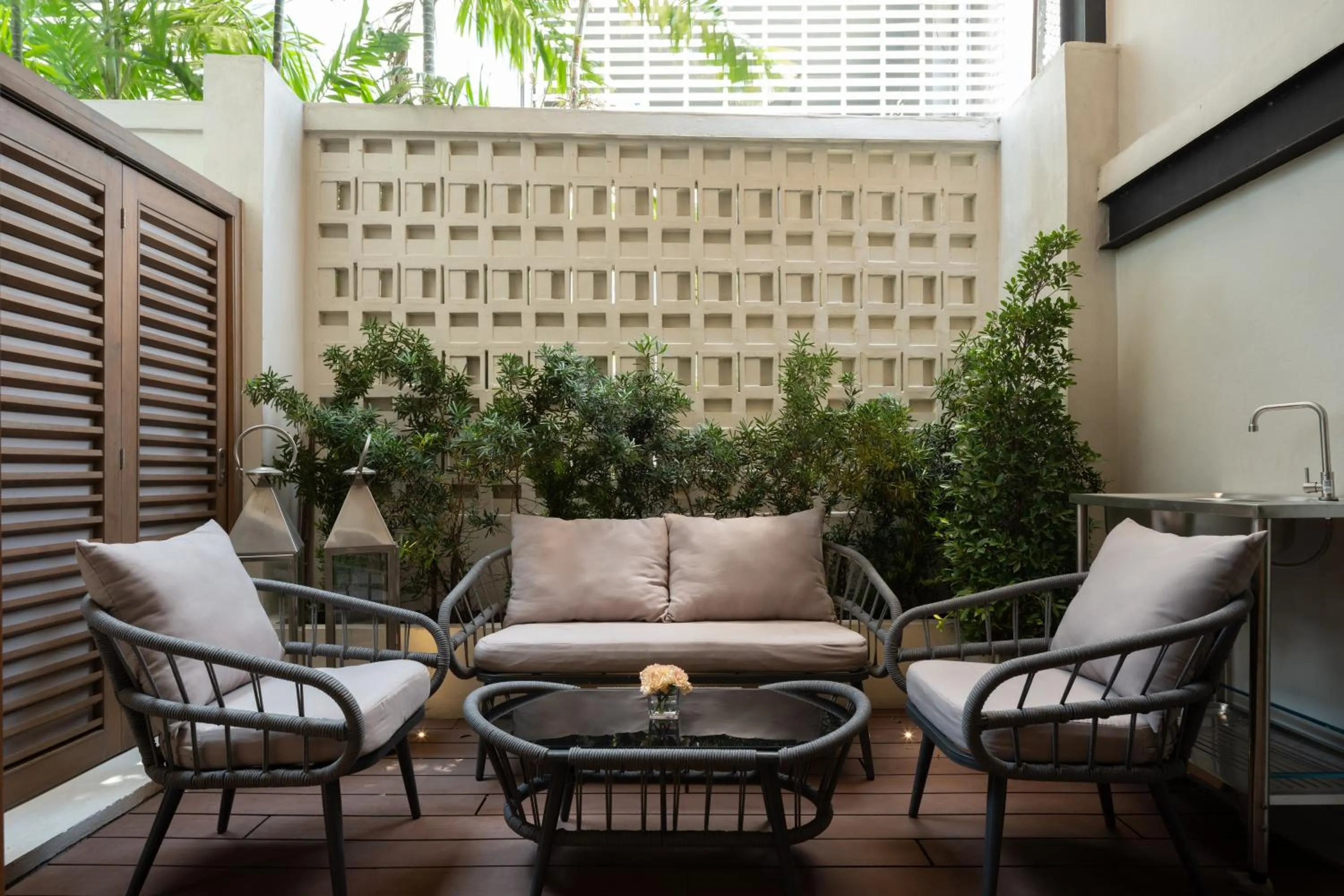 Seating area in Stay Plus Hotel Bangkok