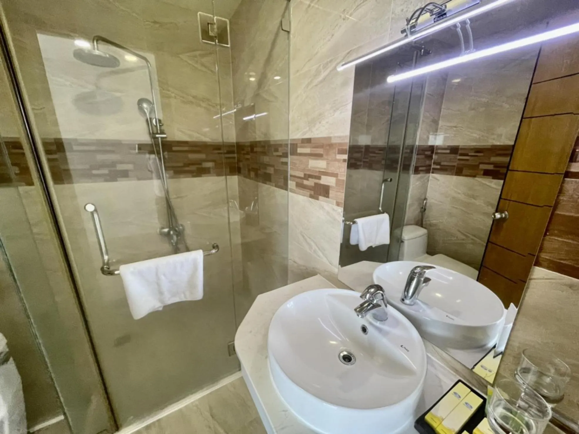 Shower in Happy Light Central Nha Trang