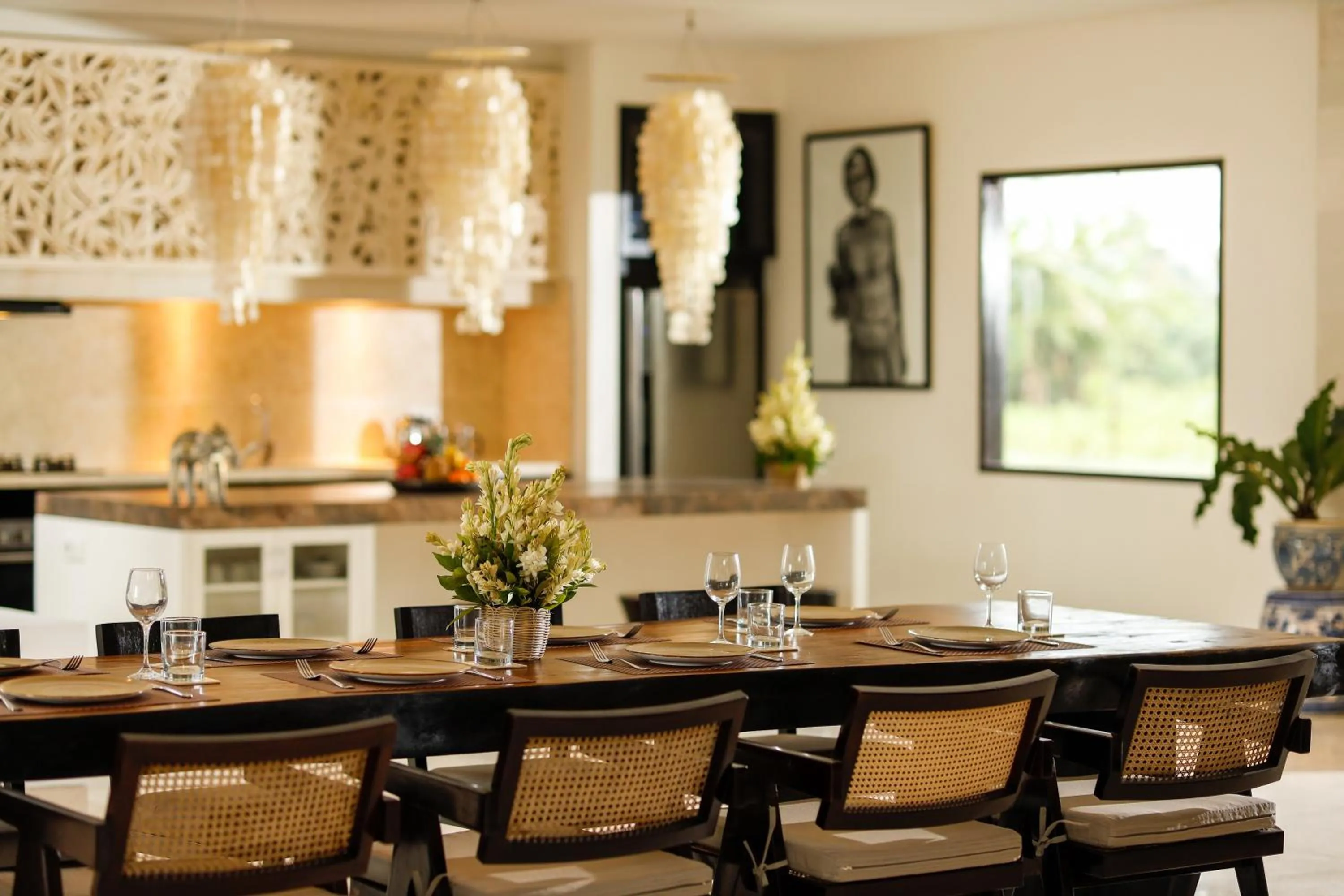 Kitchen or kitchenette in Black Beach Villa - Absolute Beachfront Escape