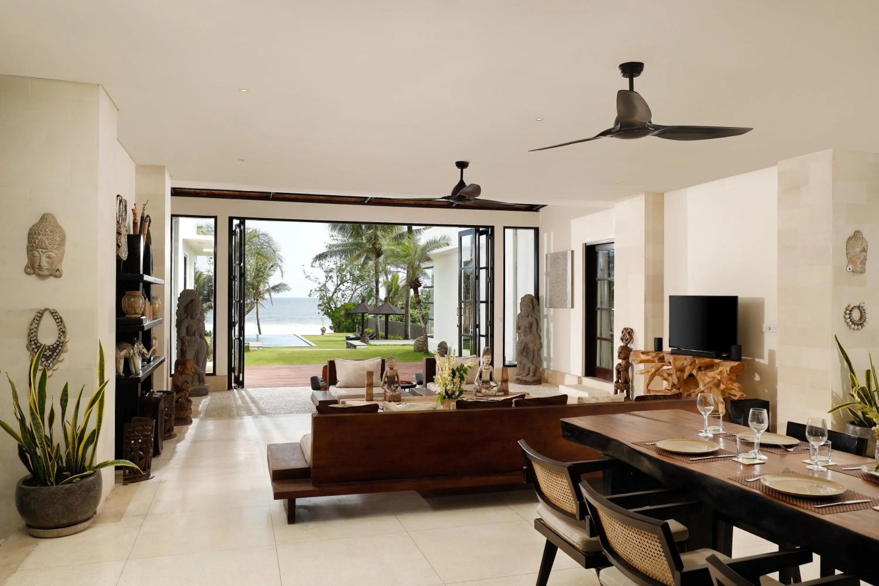 Living room in Black Beach Villa - Absolute Beachfront Escape