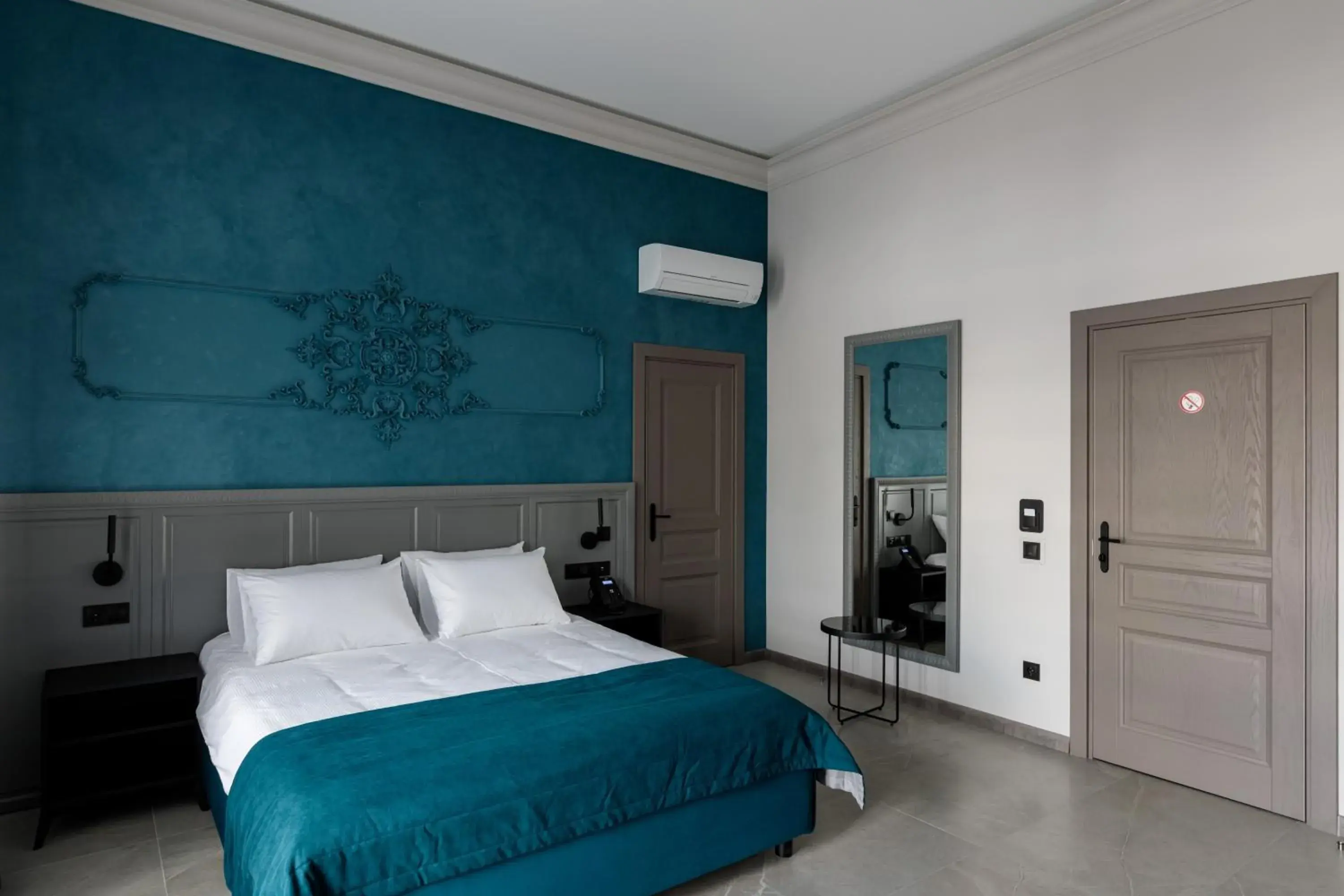 Photo of the whole room, Bed in Richmond Hotel Photo of the whole room, Bed in Richmond Hotel