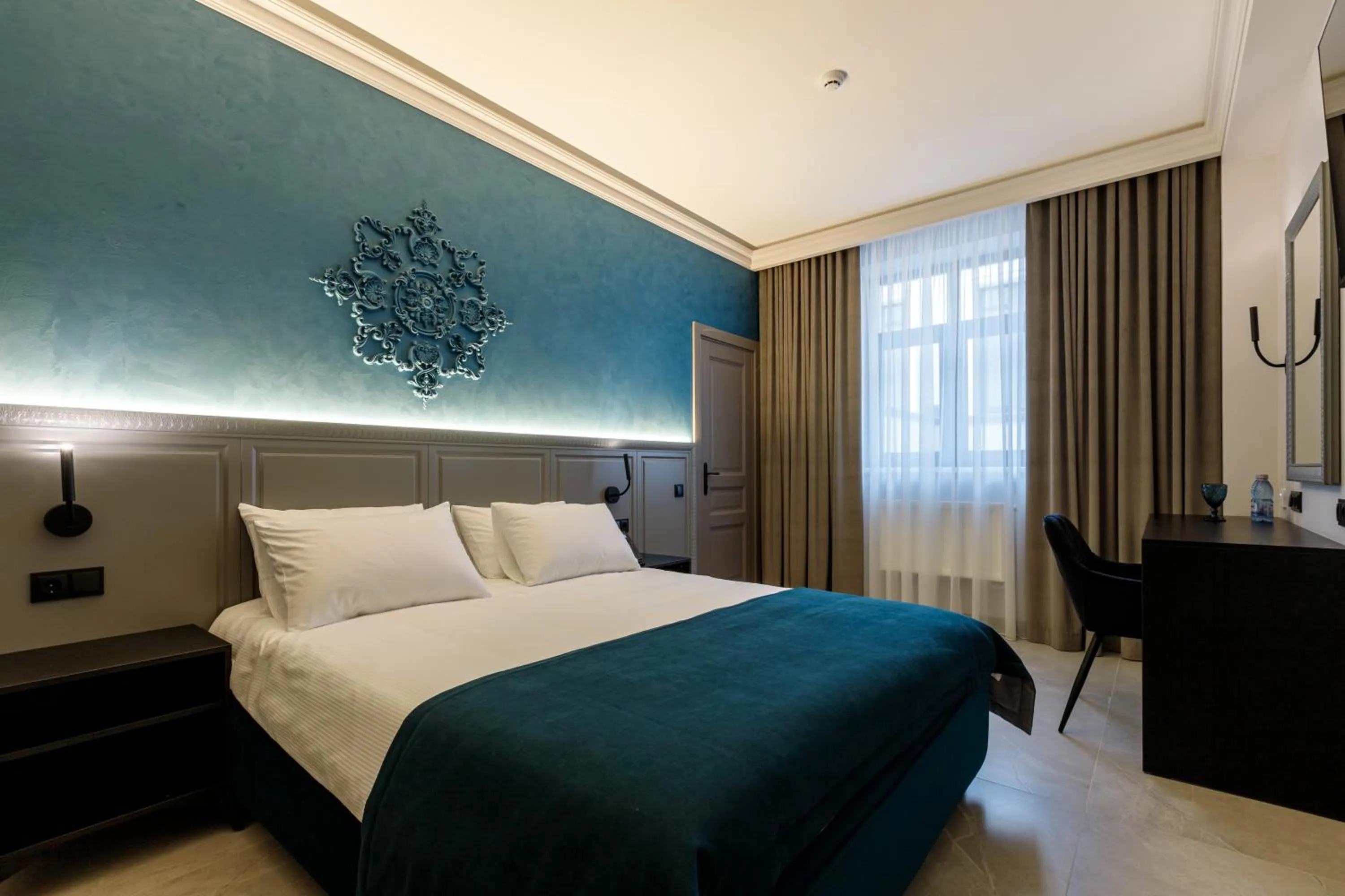 Photo of the whole room, Bed in Richmond Hotel