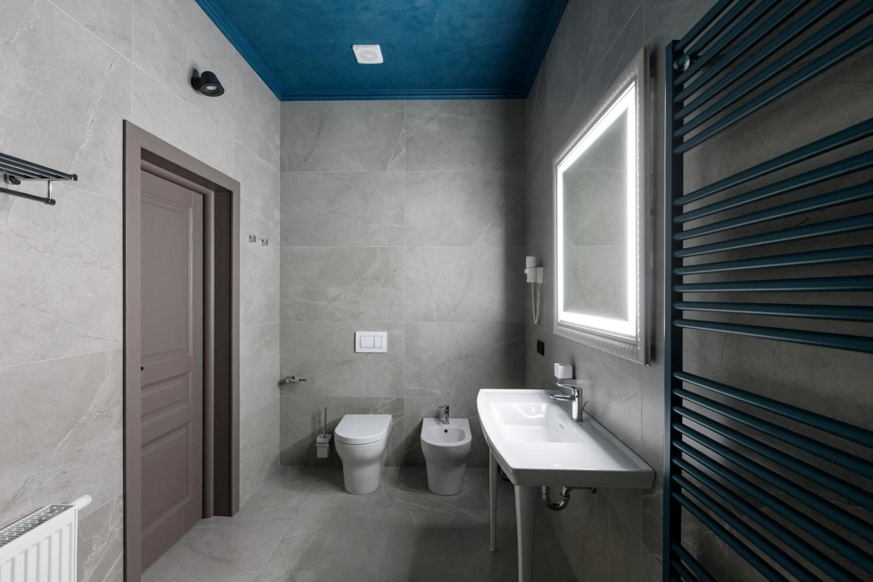 Bathroom in Richmond Hotel