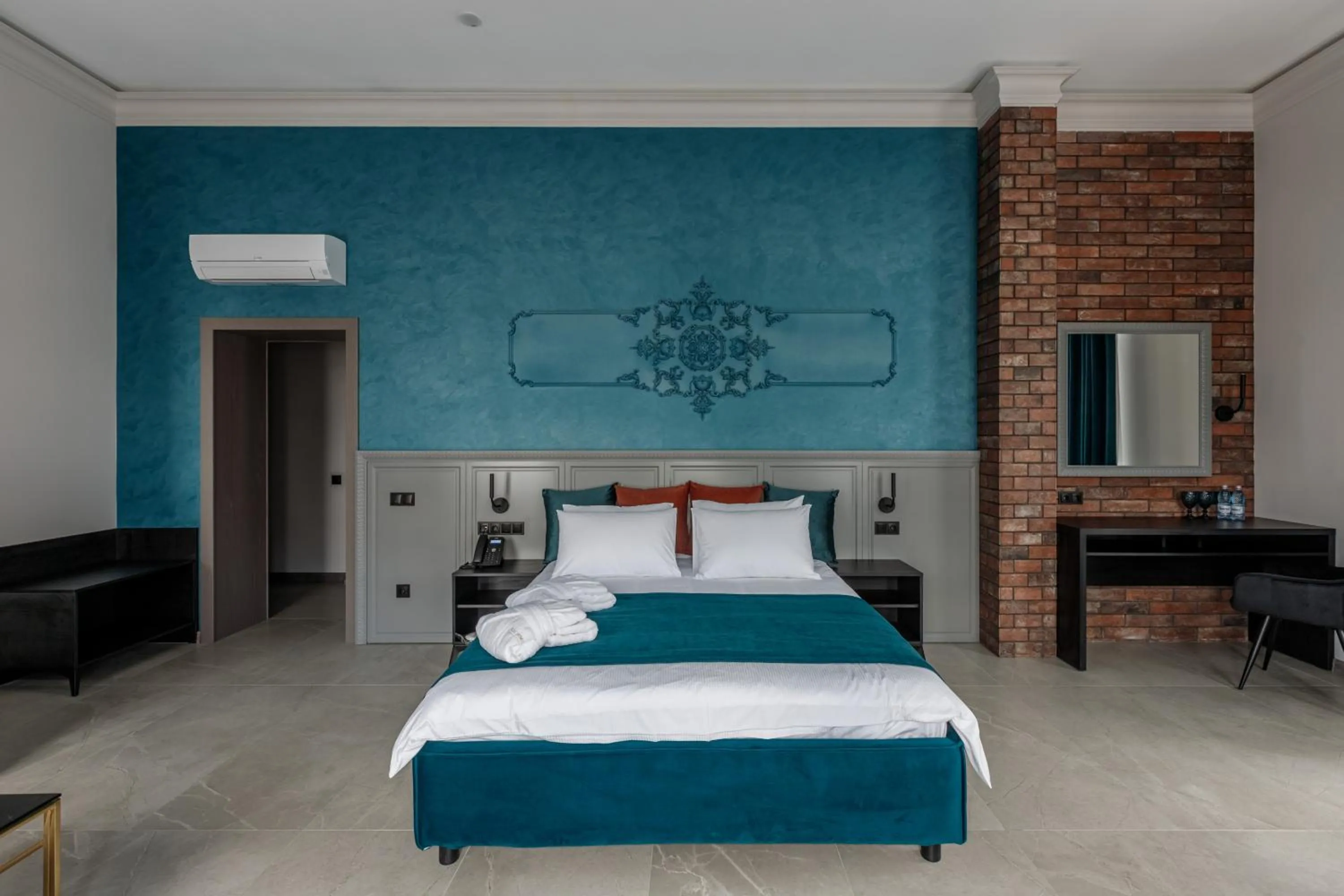 Photo of the whole room, Bed in Richmond Hotel