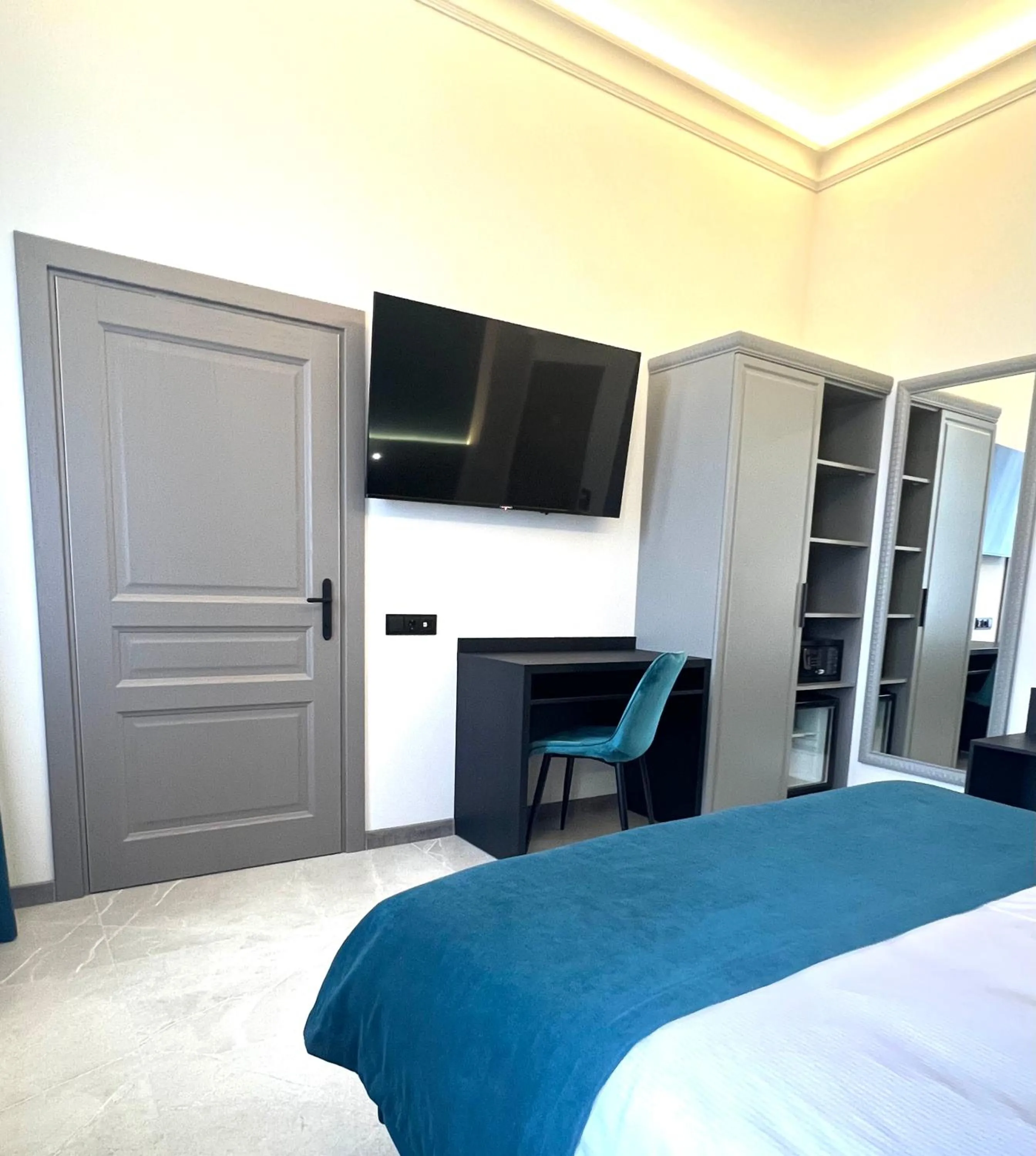 Photo of the whole room, Bed in Richmond Hotel