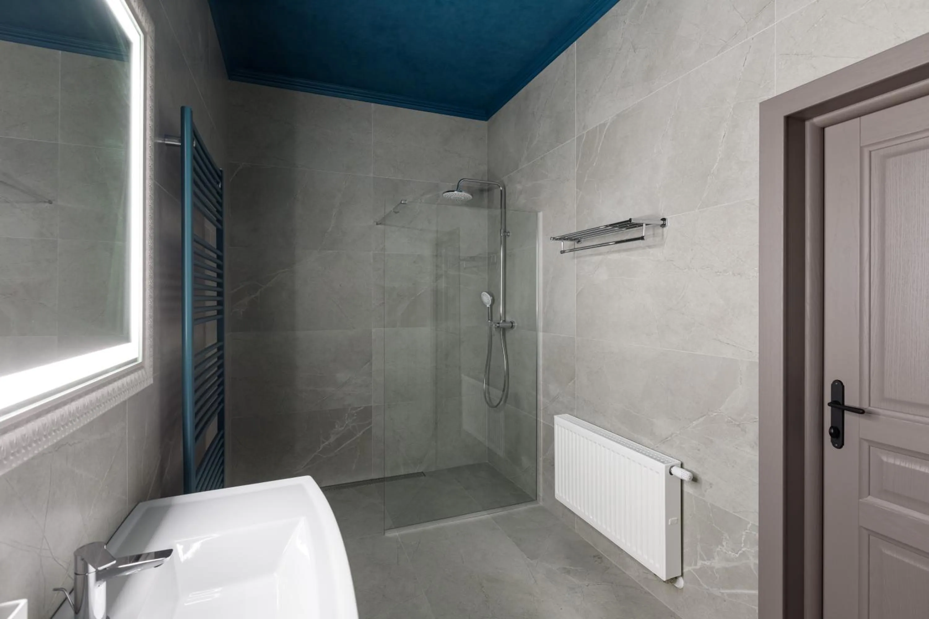 Shower in Richmond Hotel