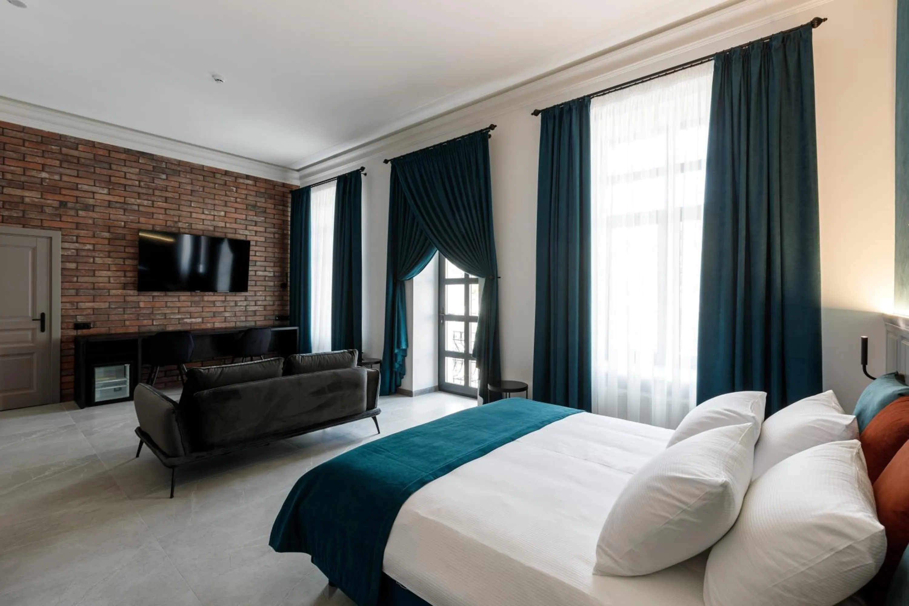 Photo of the whole room, Bed in Richmond Hotel