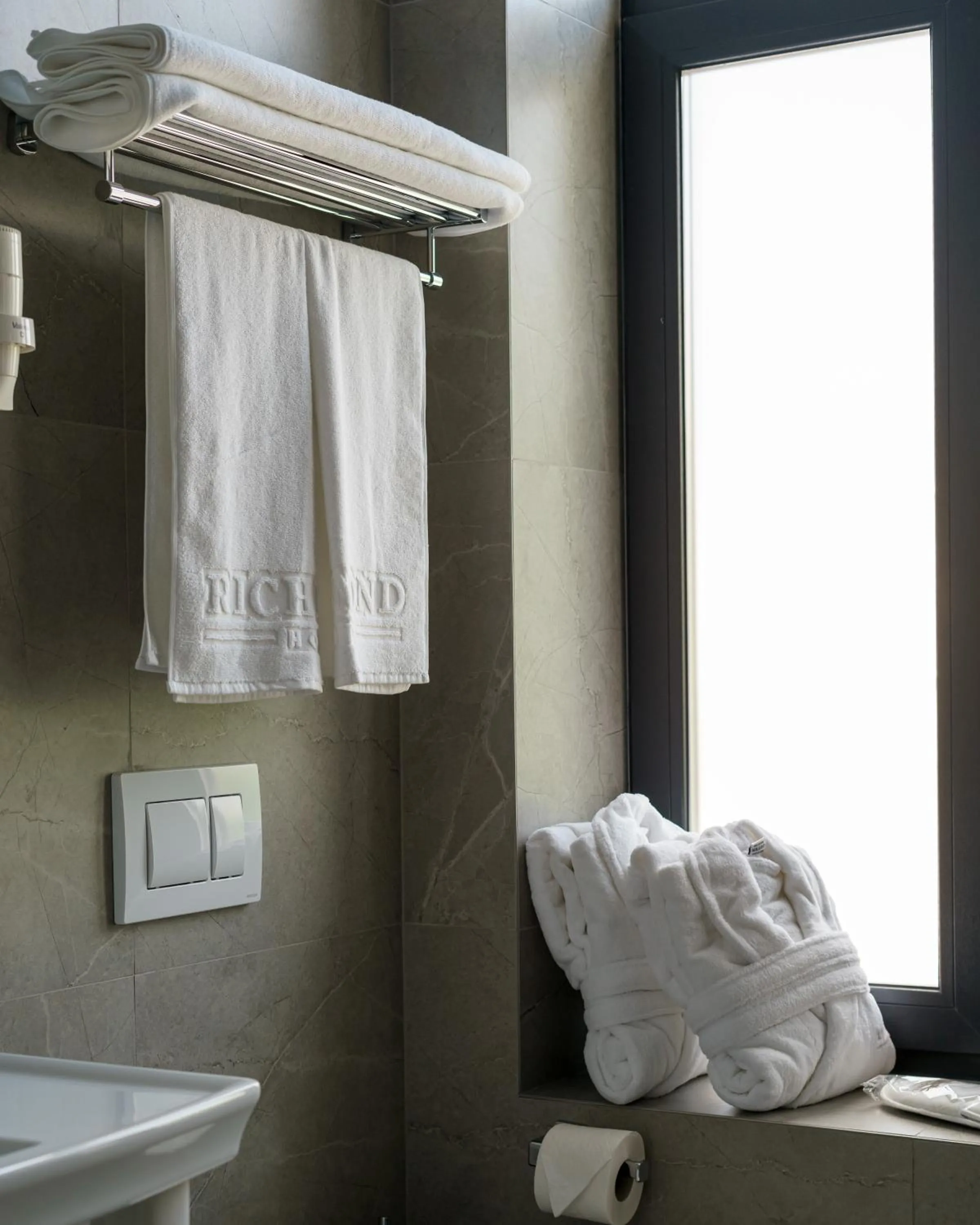 Bathroom in Richmond Hotel