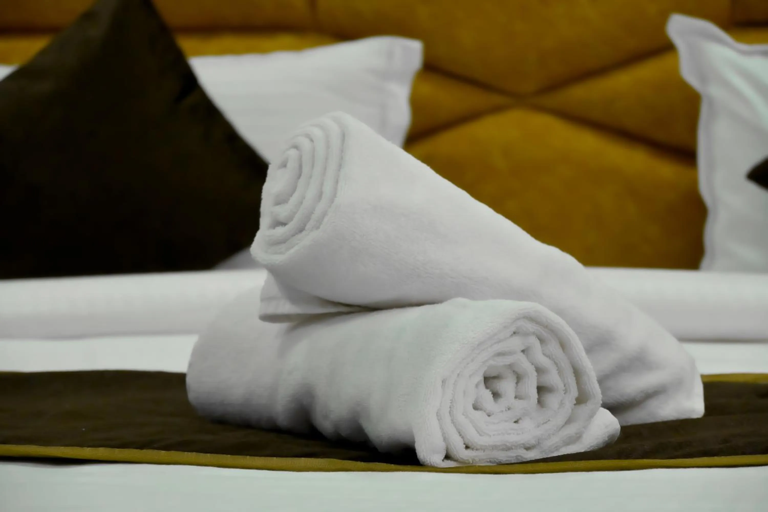 Bed in Hotel Royal Ican Sindhubhavan Road