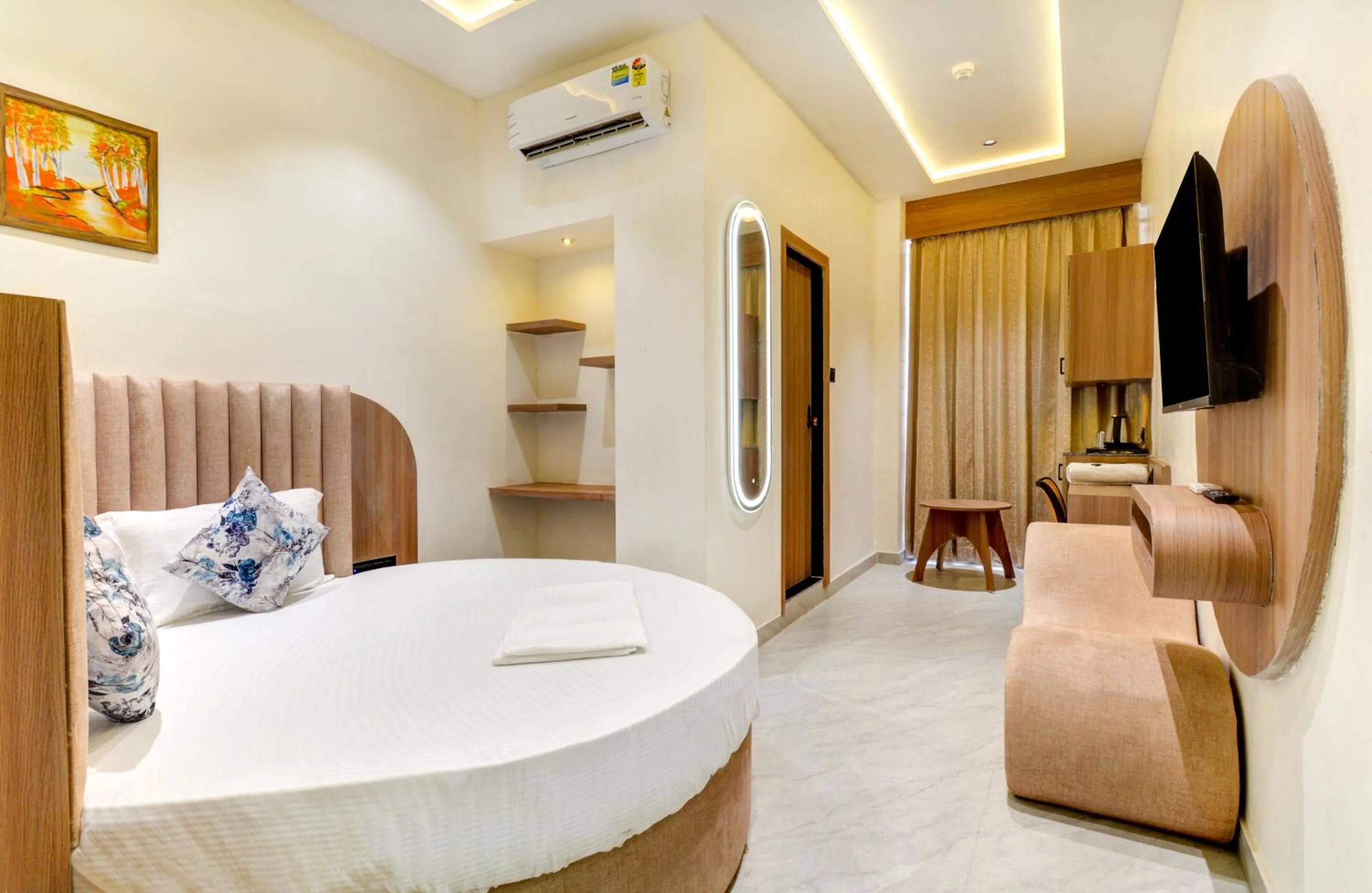 Bed in Hotel Royal Ican Sindhubhavan Road