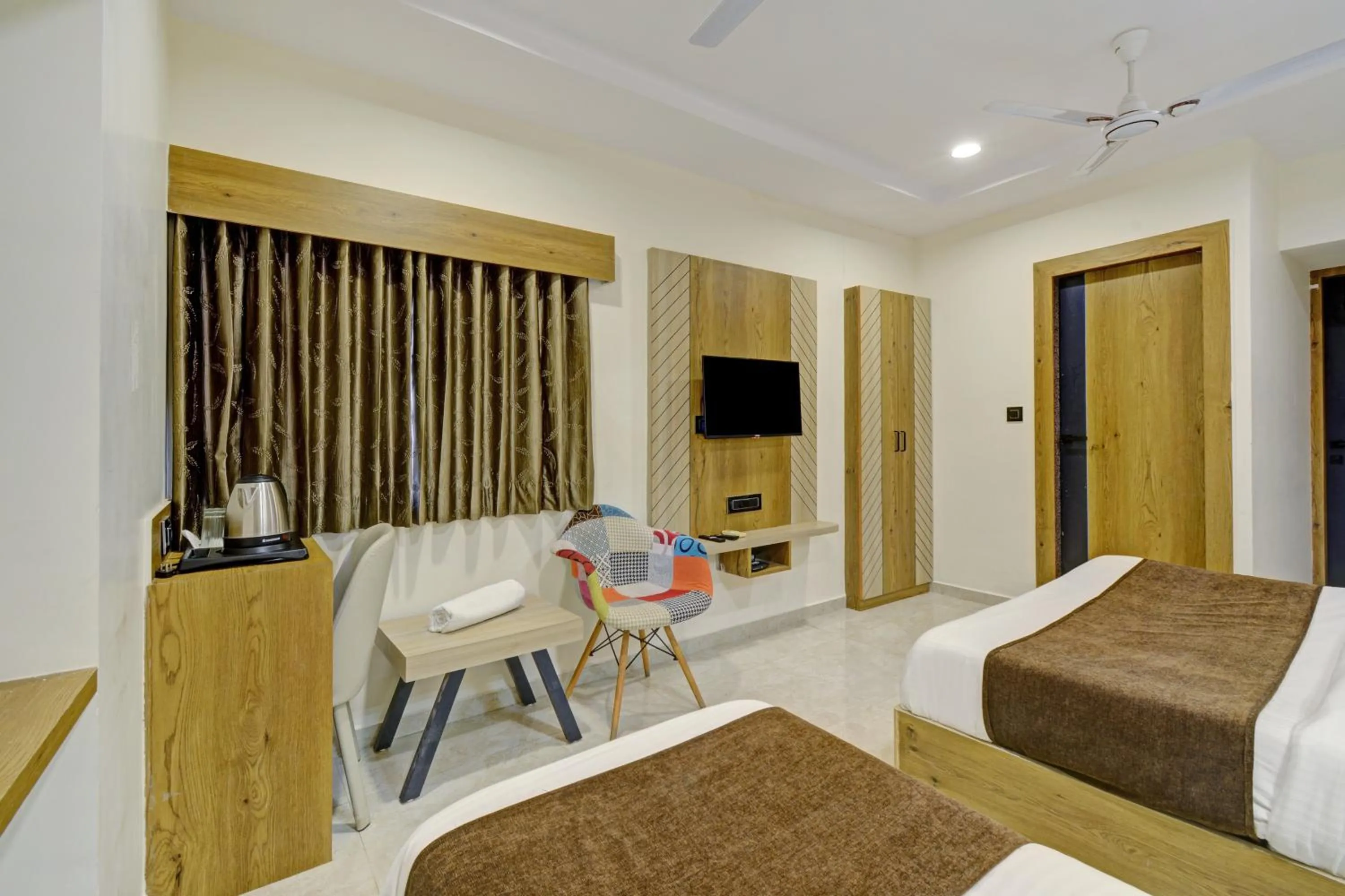 Bed in Hotel Royal Ican Sindhubhavan Road