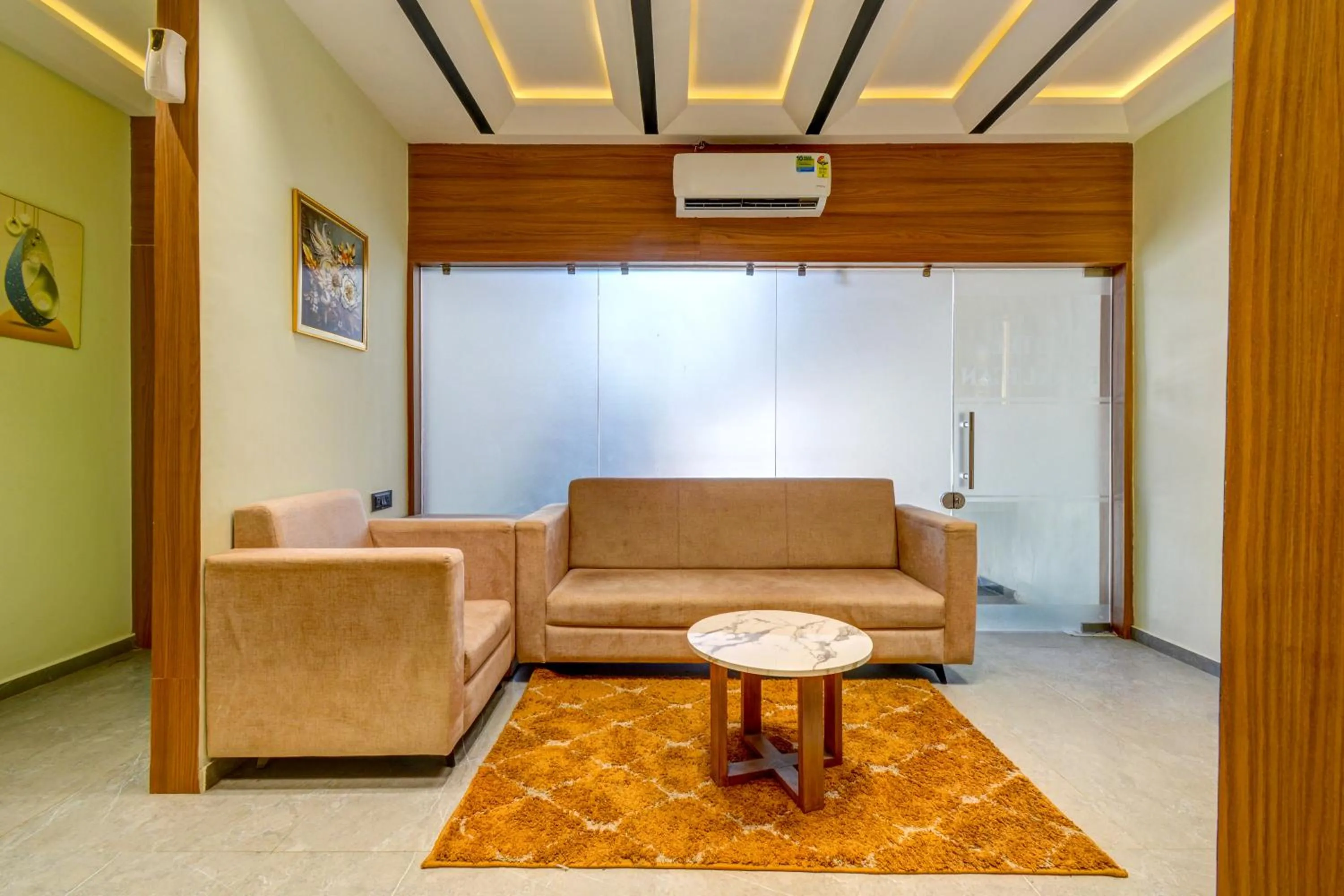 Lobby or reception in Hotel Royal Ican Sindhubhavan Road