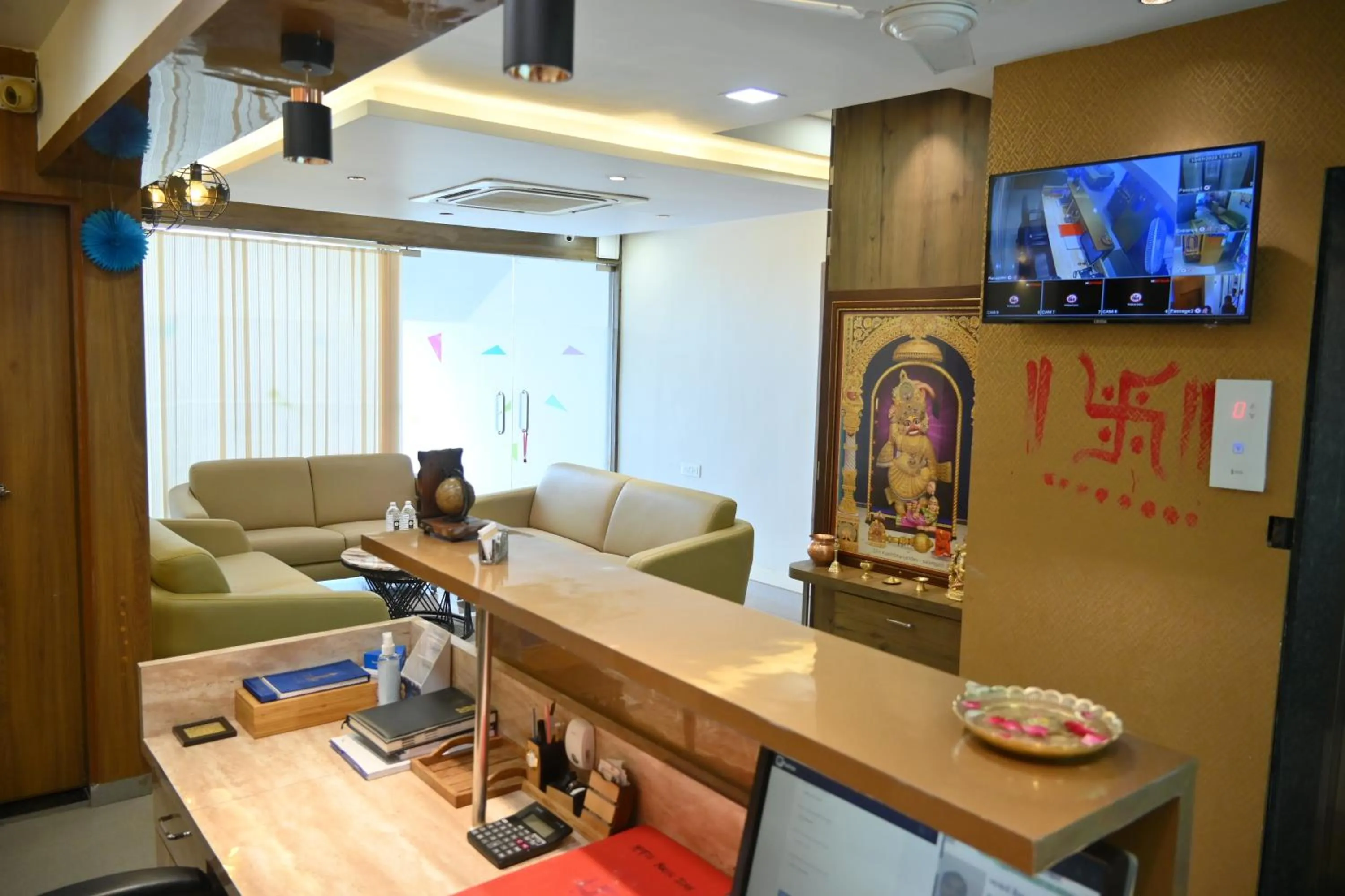 Lobby or reception in Hotel Royal Ican Sindhubhavan Road