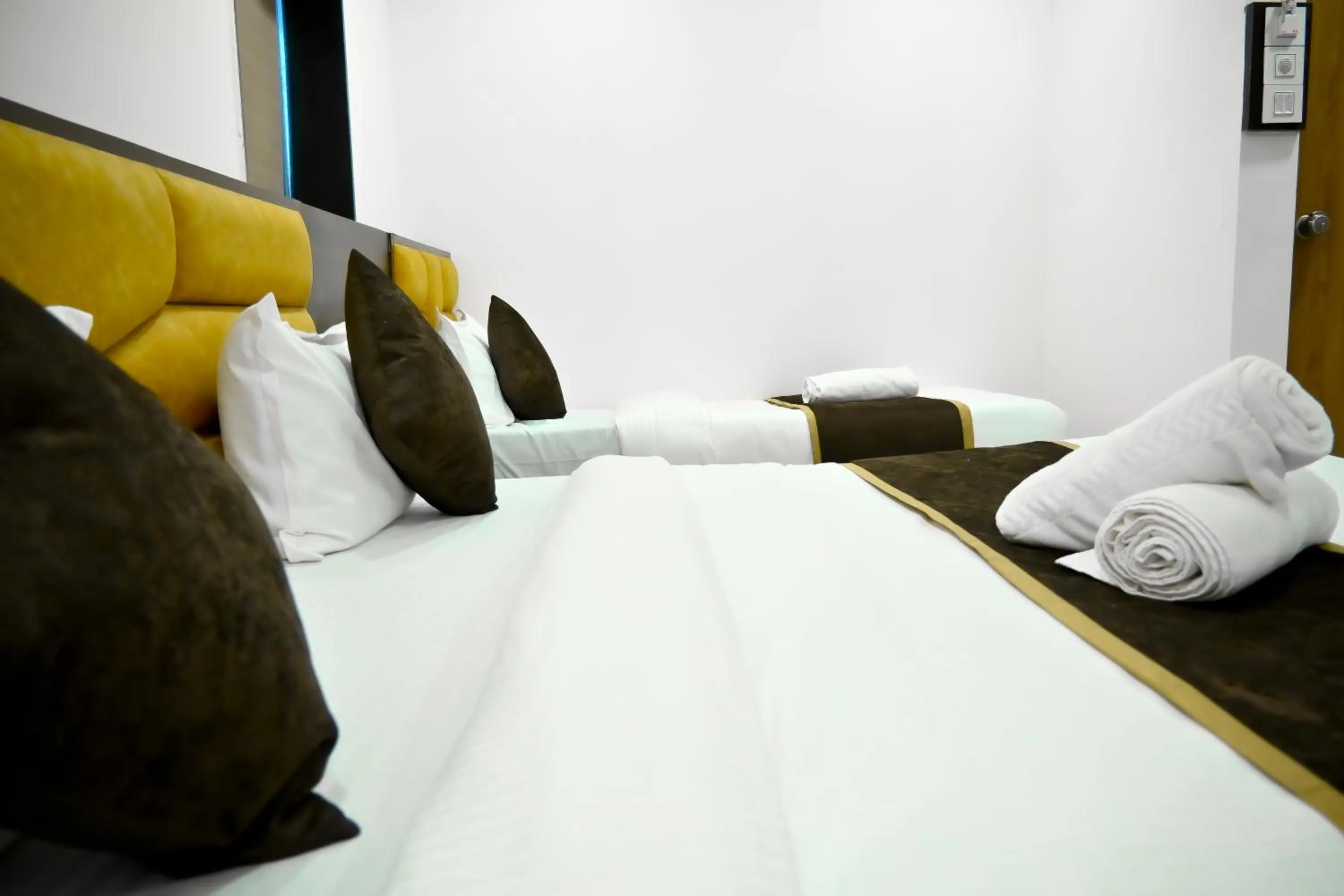 Bed in Hotel Royal Ican Sindhubhavan Road