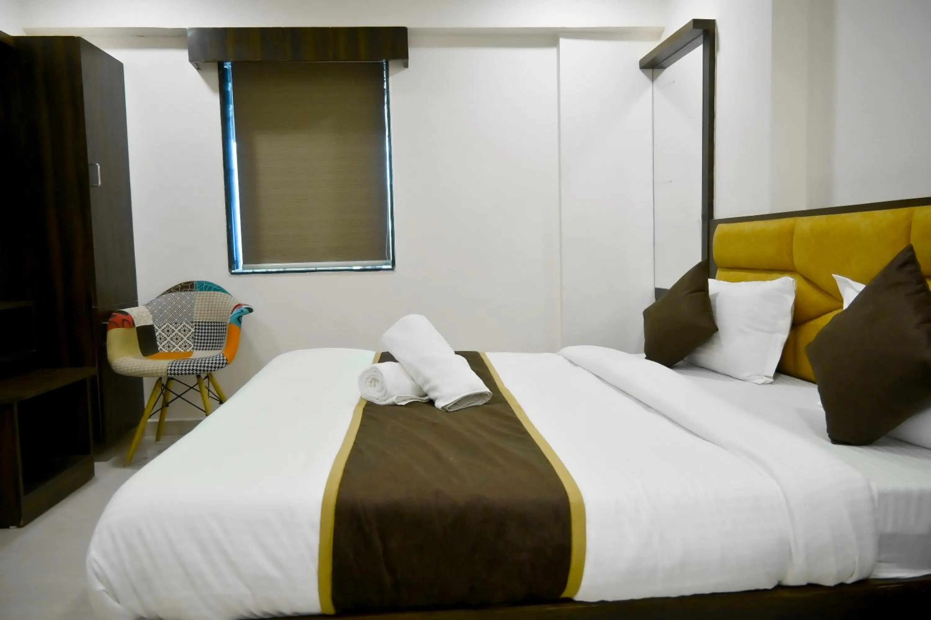 Bed in Hotel Royal Ican Sindhubhavan Road