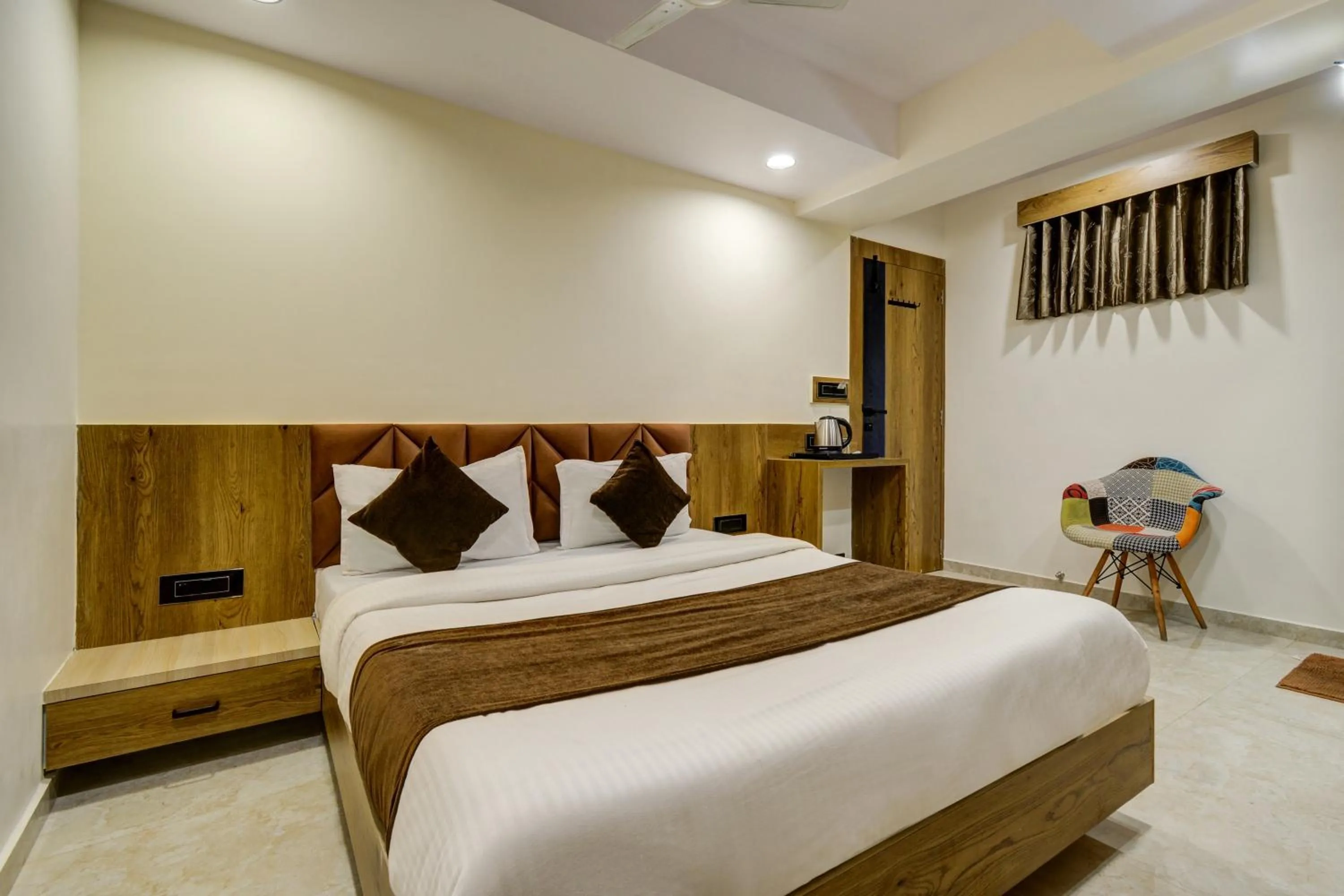 Bedroom, Bed in Hotel Royal Ican Sindhubhavan Road
