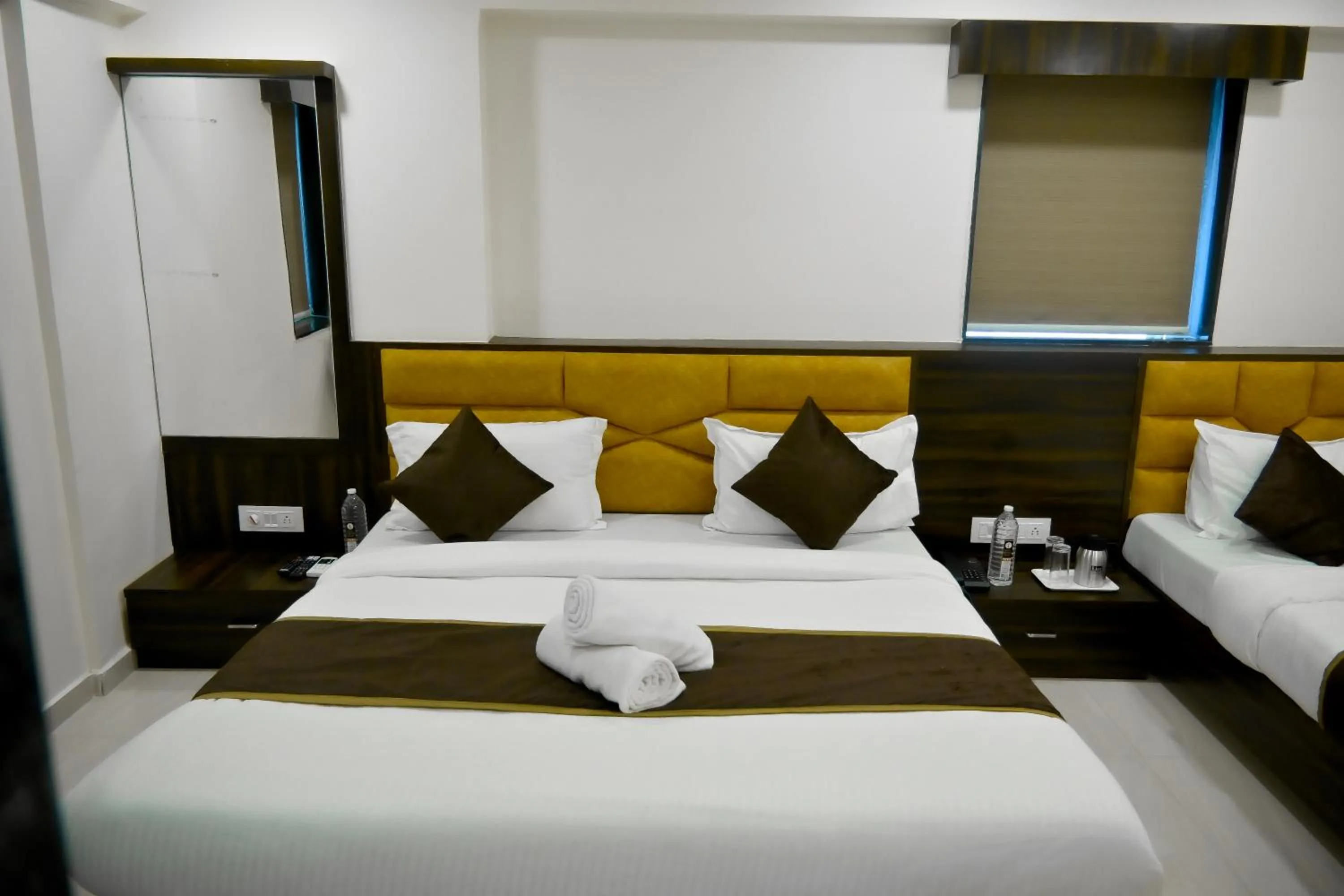 Bed in Hotel Royal Ican Sindhubhavan Road