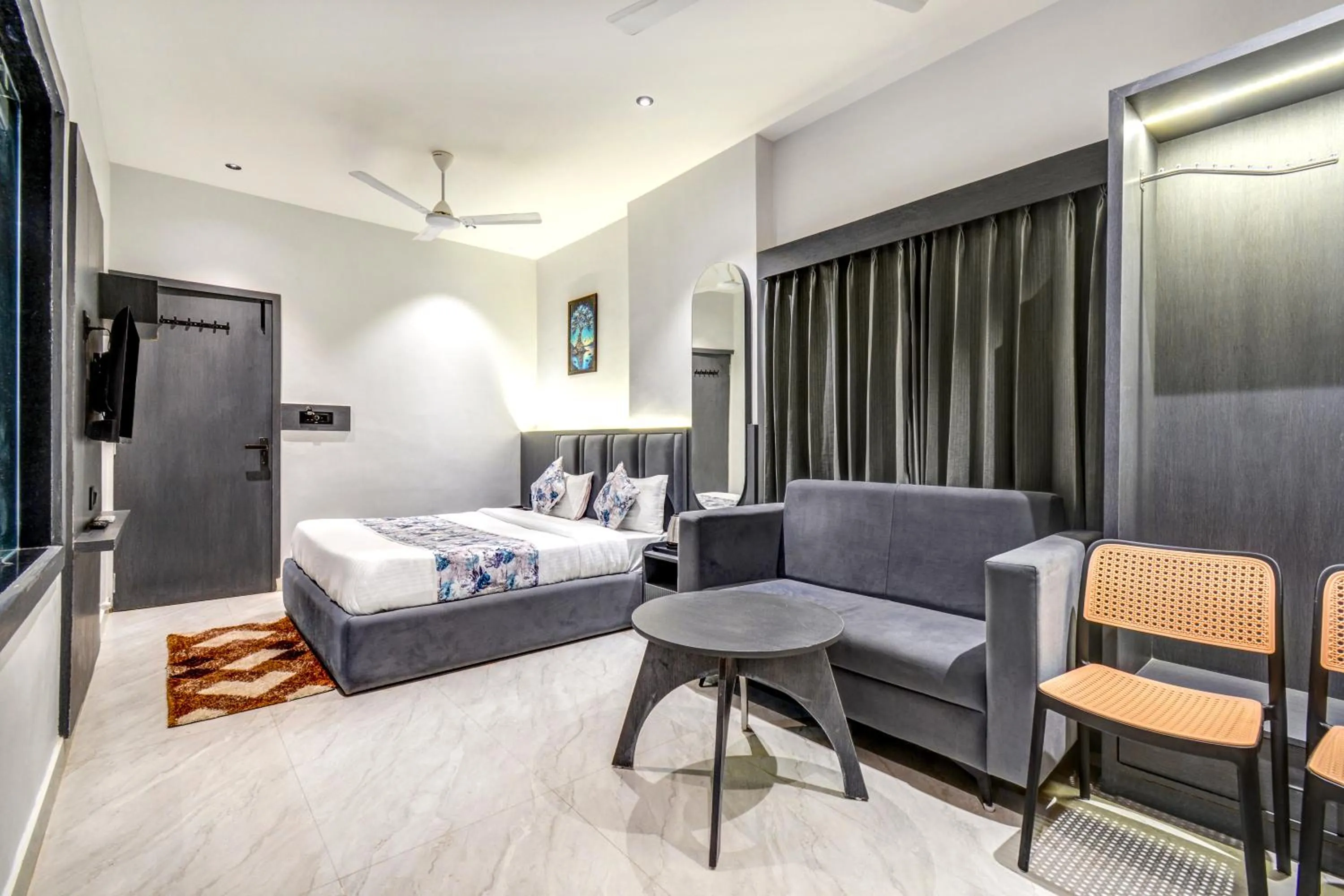 Bed in Hotel Royal Ican Sindhubhavan Road