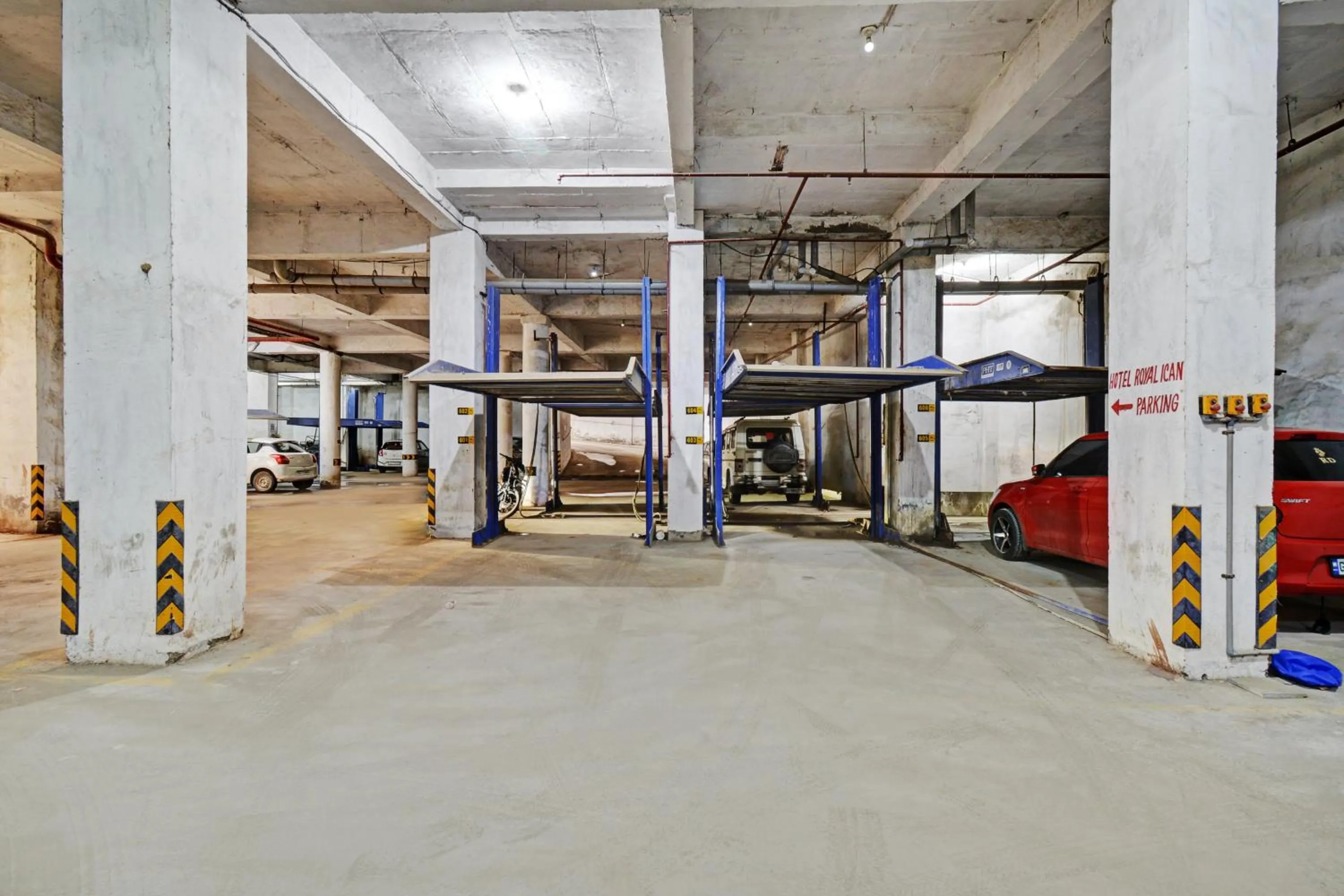 Parking in Hotel Royal Ican Sindhubhavan Road