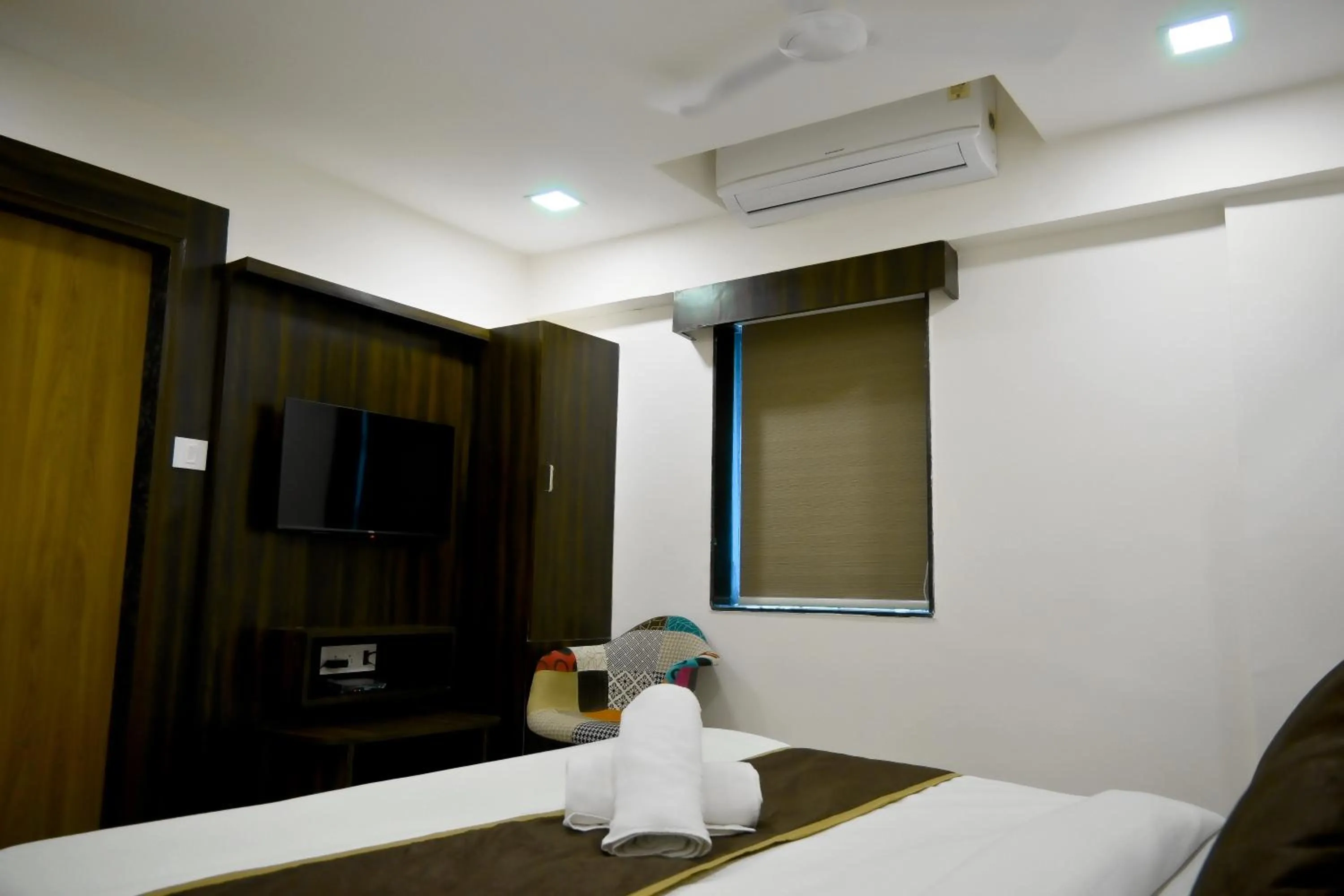 Bed in Hotel Royal Ican Sindhubhavan Road