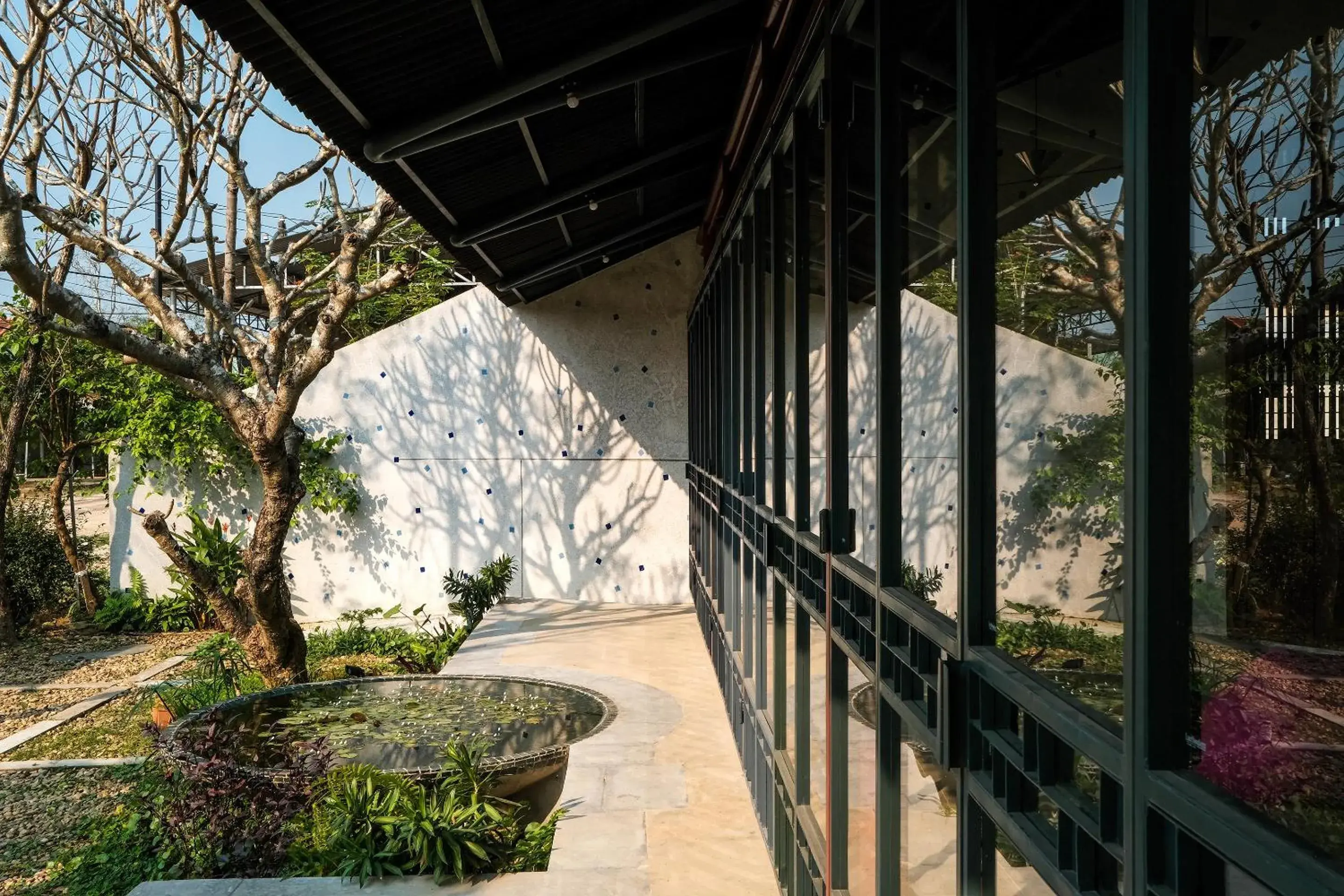 Property building in De Hué Property building in De Hué