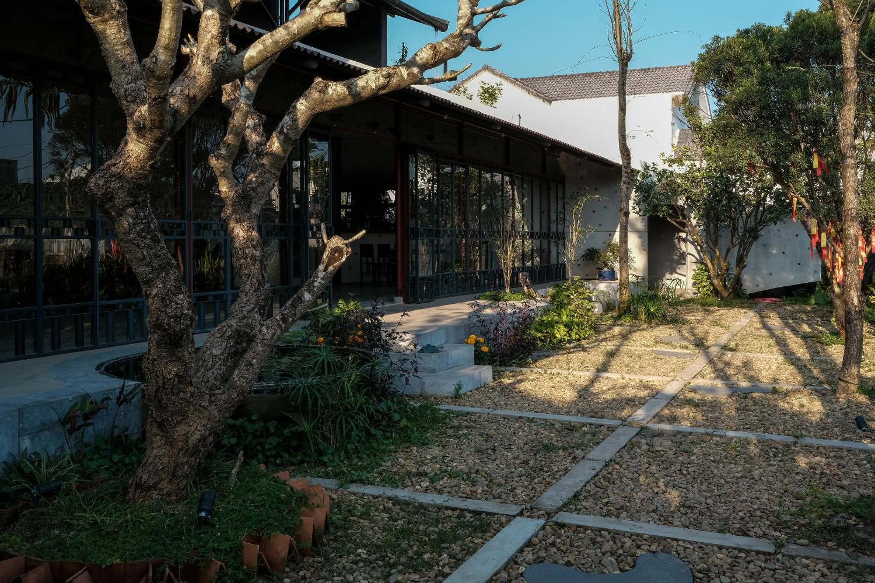 Property building in De Hué