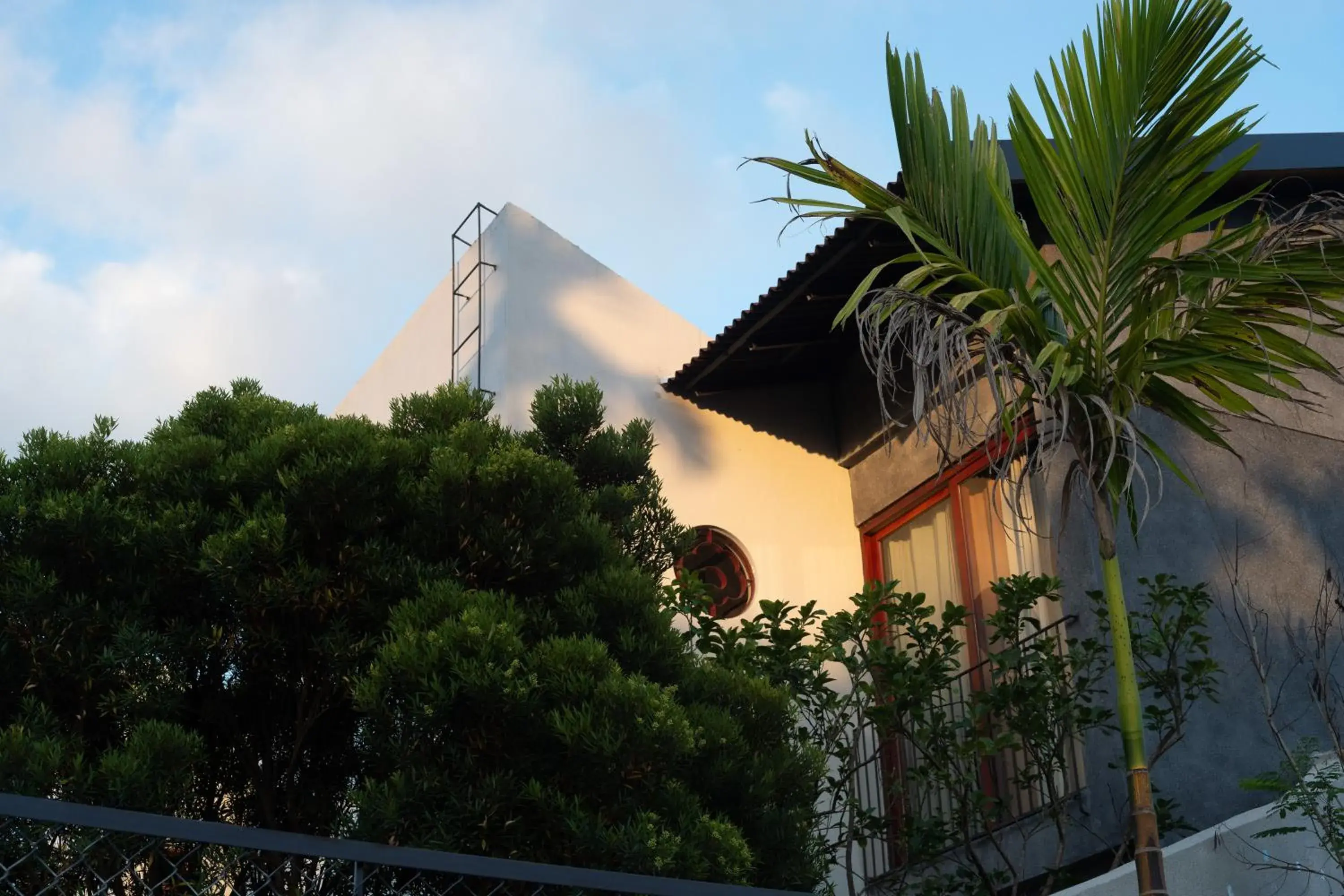 Property building in De Hué Property building in De Hué