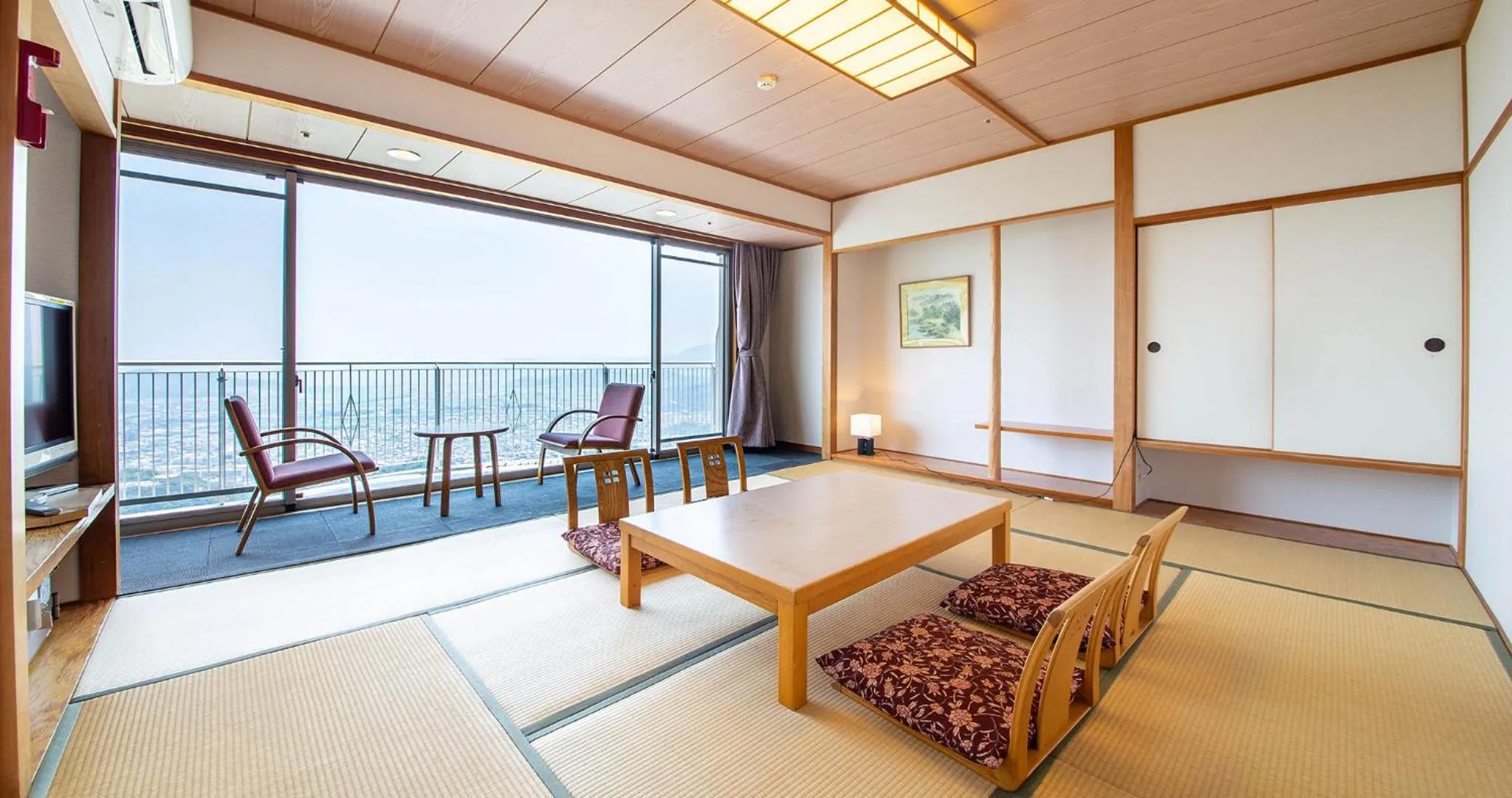 Photo of the whole room in Bizan Kaigetsu