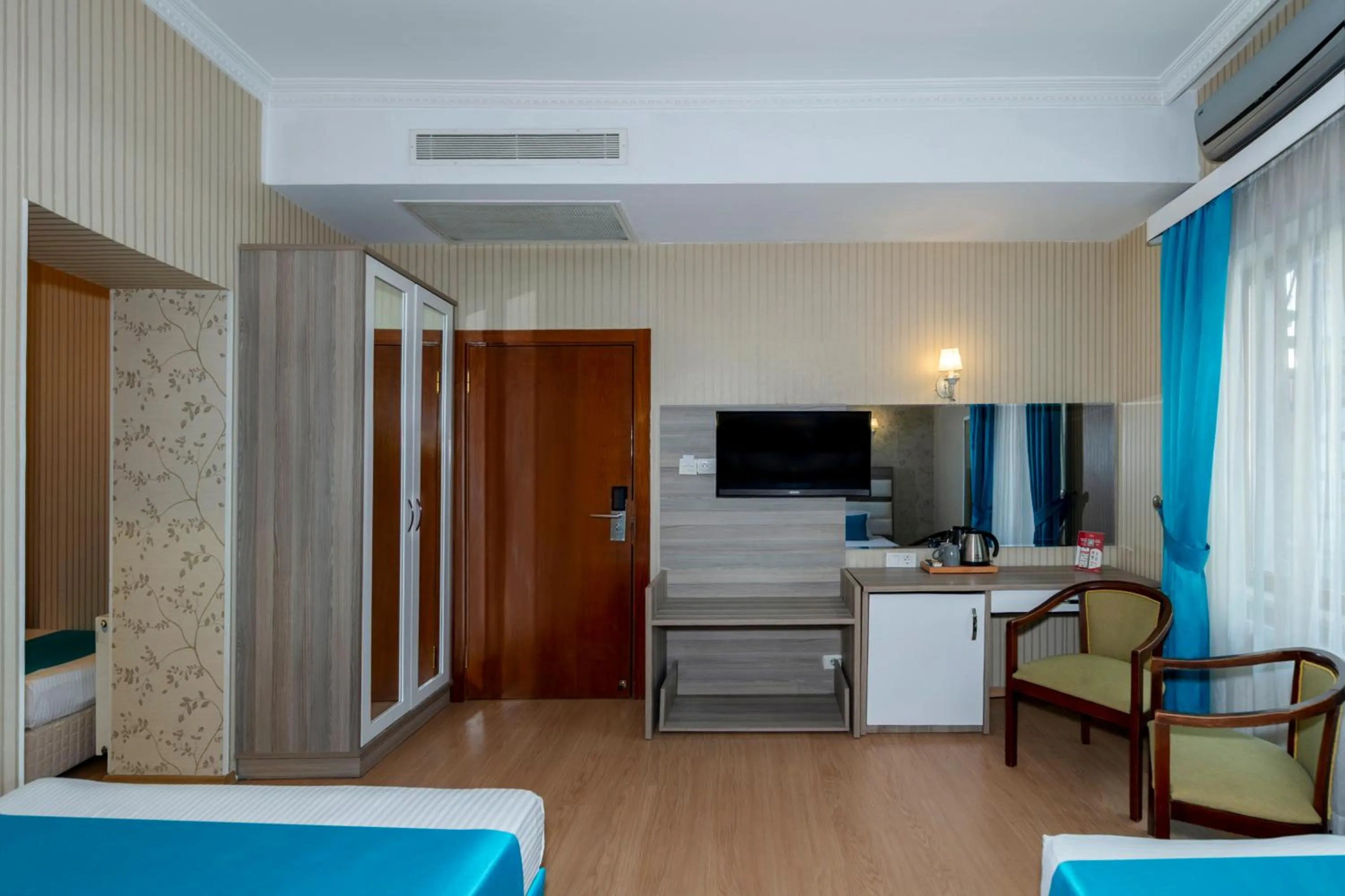 Communal lounge/ TV room, Bed in Nil Hotel İstanbul City Center
