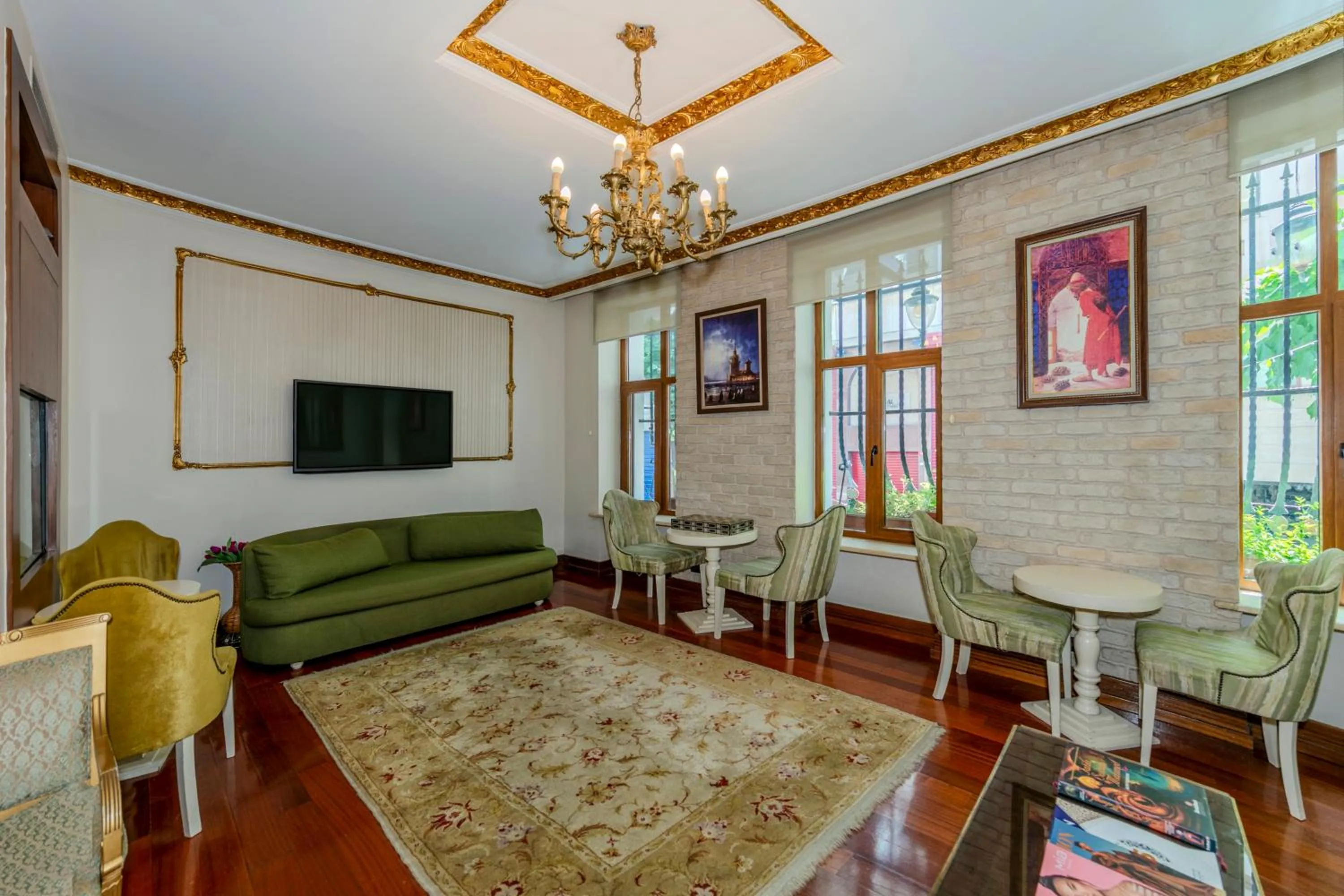 Communal lounge/ TV room in Nil Hotel İstanbul City Center