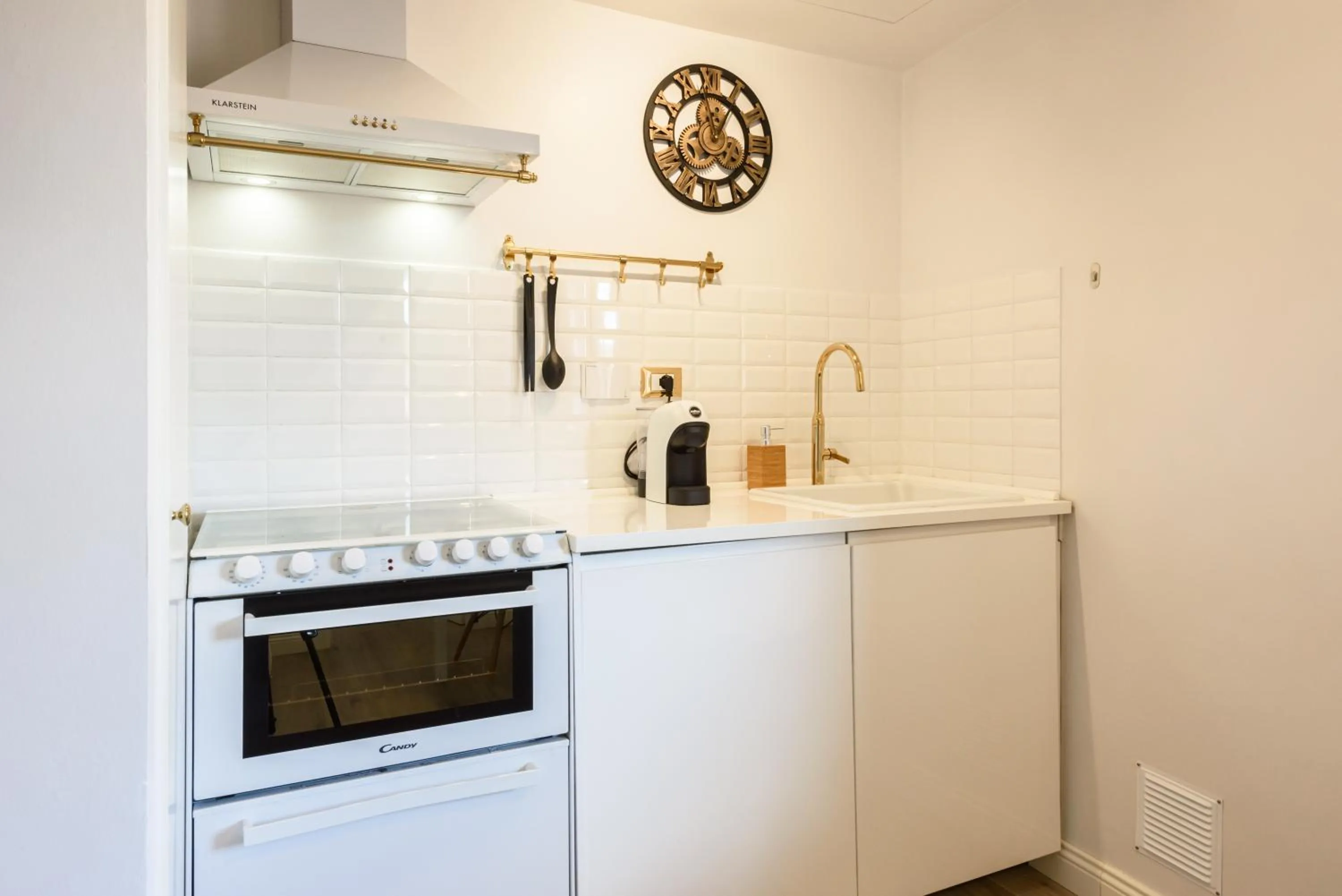 Kitchen or kitchenette in Santa Croce Top by Mmega