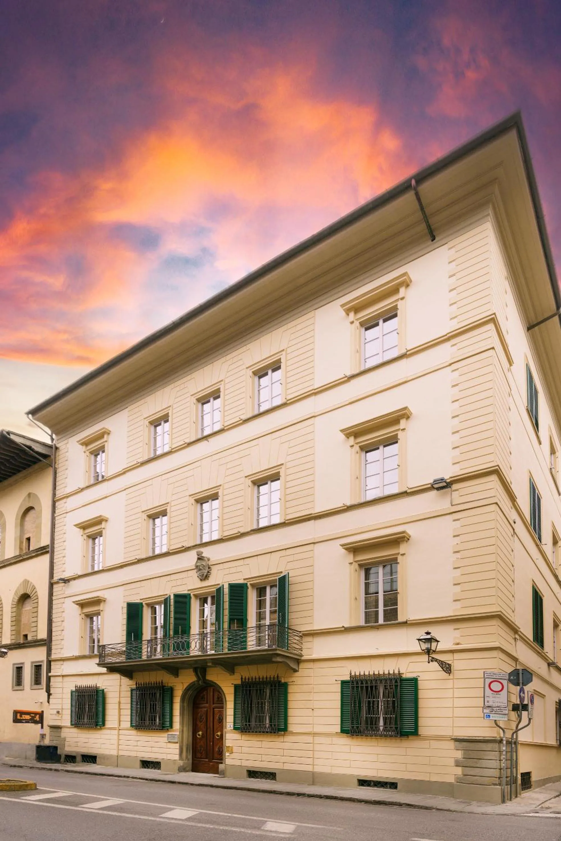Property building in Marchesa Olympia City View- La Dimora degli Affreschi Florence