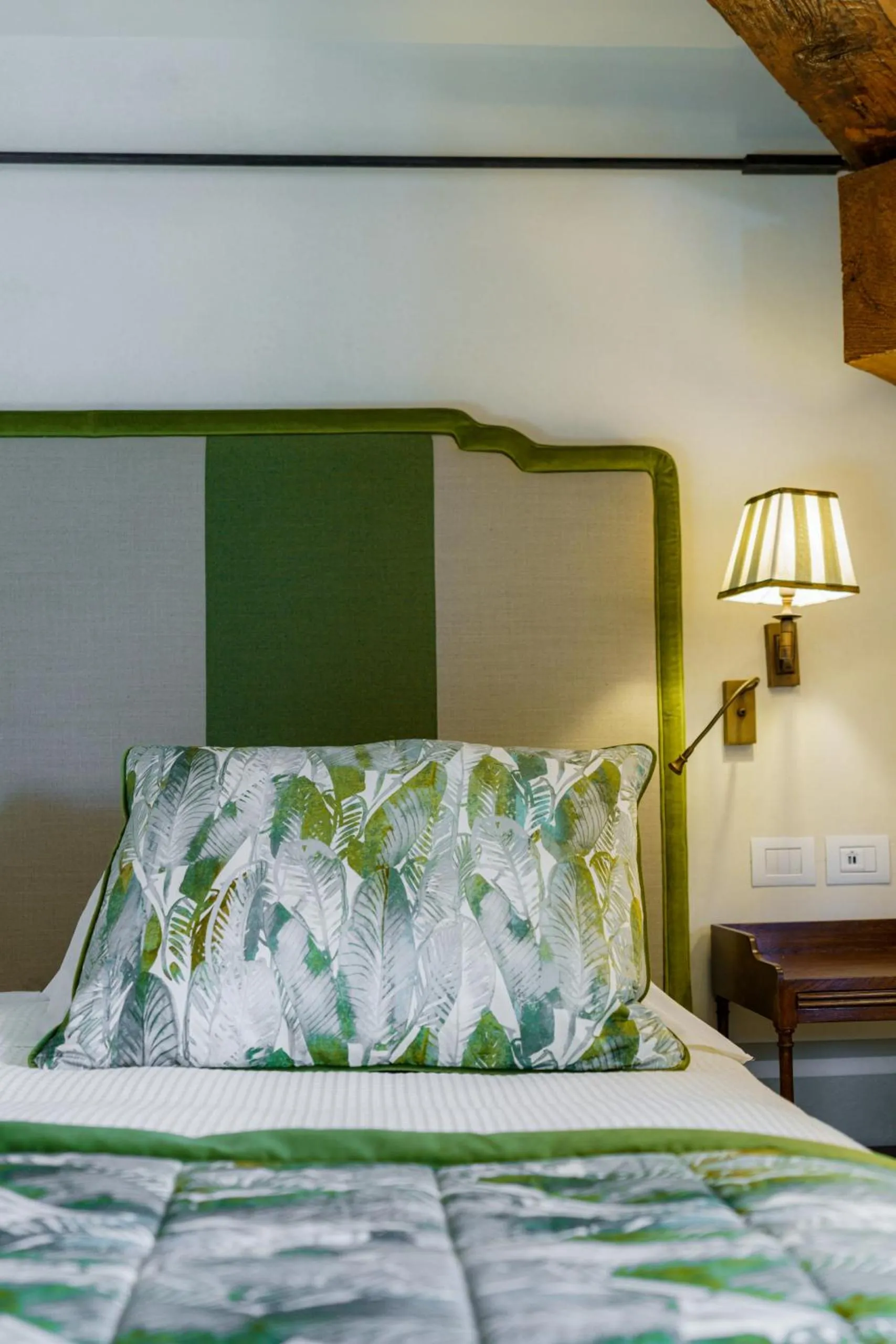 Bed in Marchesa Olympia City View- La Dimora degli Affreschi Florence